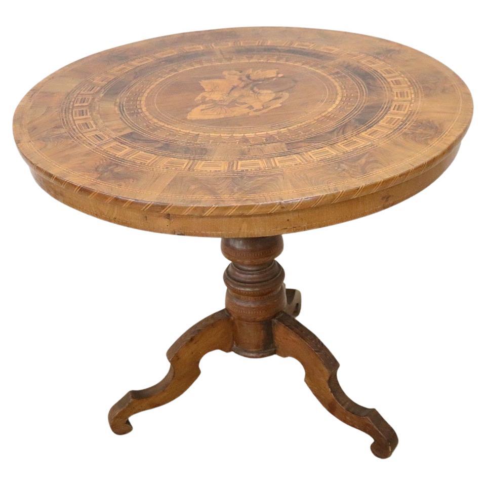 Table centrale ronde italienne Louis Philippe du 19ème siècle en noyer incrusté de marqueterie 