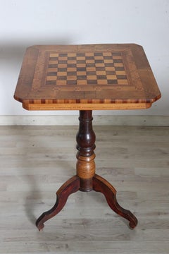 19th Century Italian Louis Philippe Pedestal Table in Walnut Chessboard Inlay