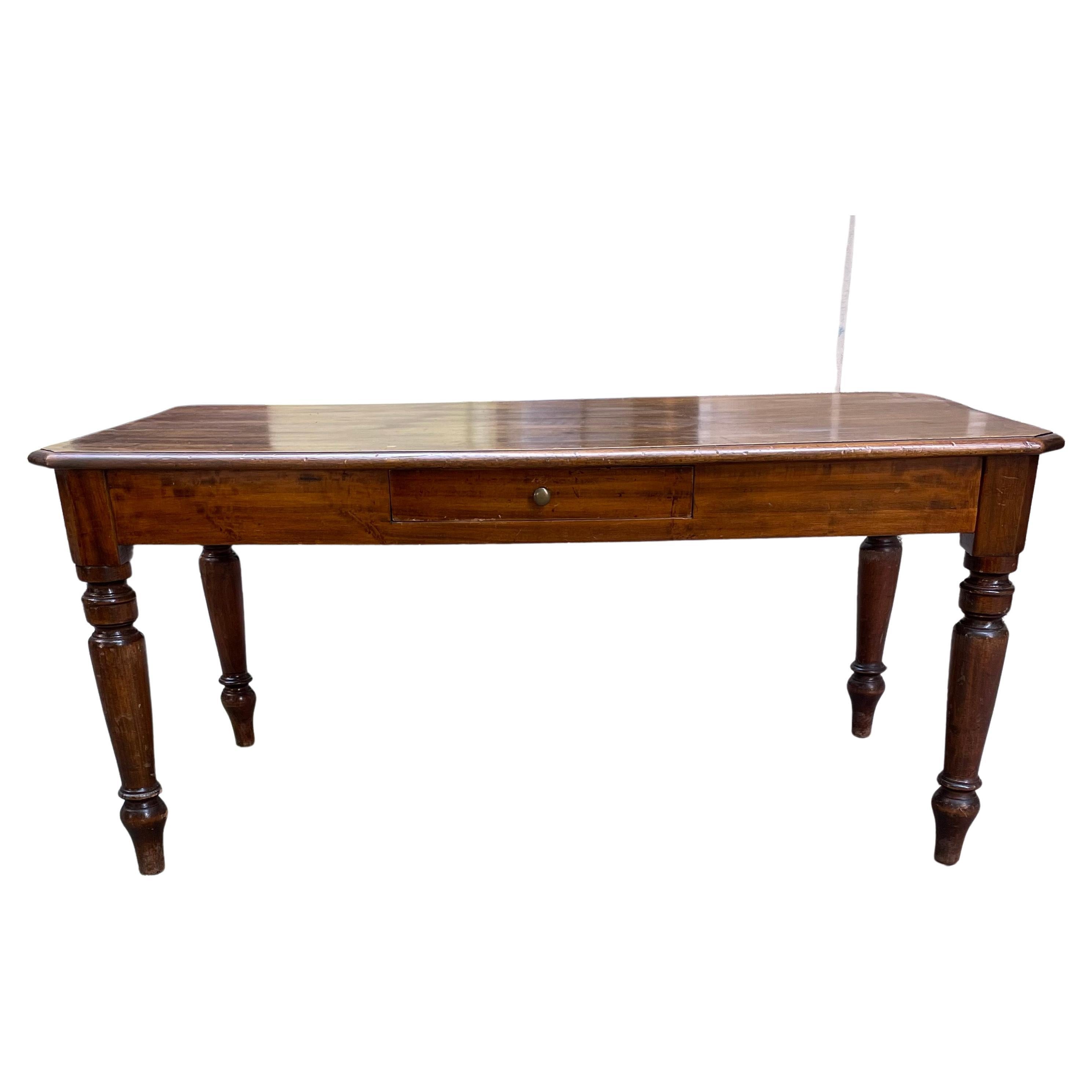 19th century Italian Lombard dining room center table made of solid poplar, rectangular top with shaped edges, one  drawer on the long side, turned legs.
In good condition, this antique Italian table dates back to the second half of 19th century.,  