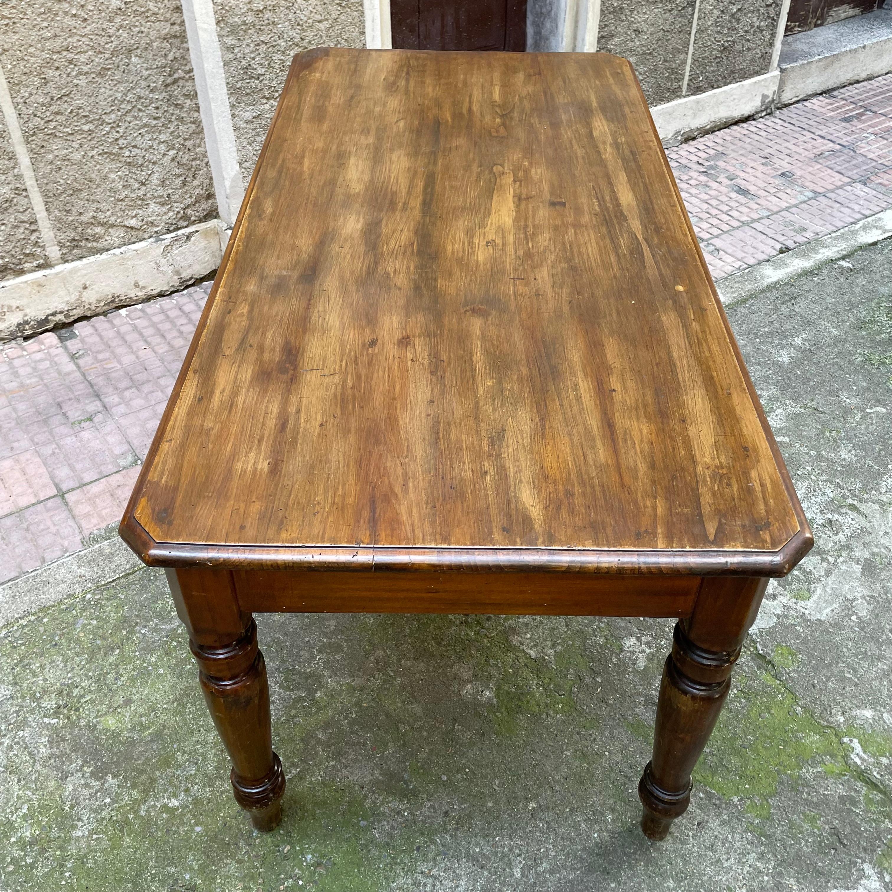 19th Century Italian Louis Philippe Solid Poplar Dining Table In Good Condition For Sale In Milan, IT
