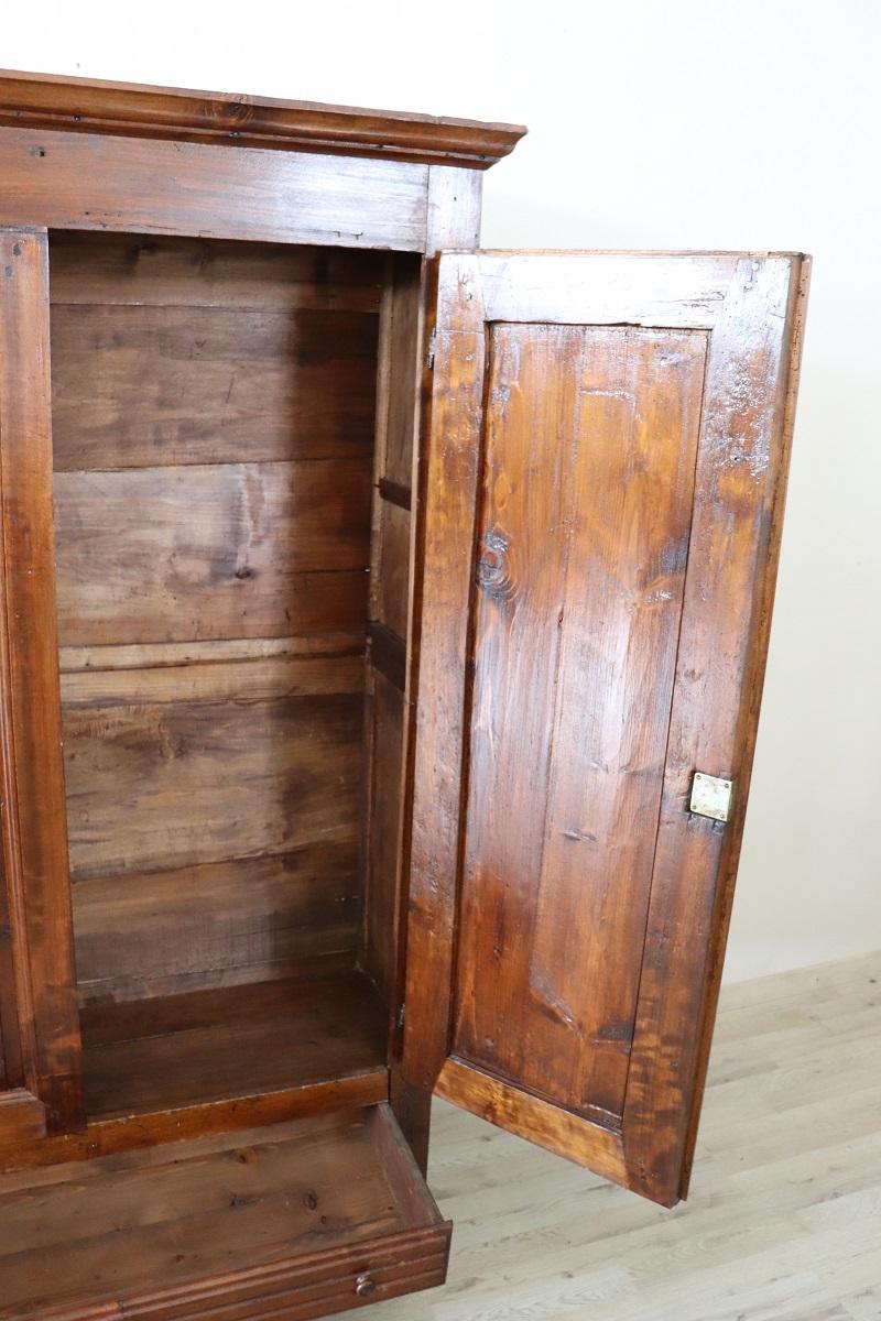Armadio antico in legno di pioppo massiccio del XIX secolo italiano Louis Philippe in vendita 3