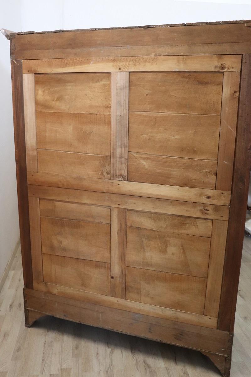 Armadio antico in legno di pioppo massiccio del XIX secolo italiano Louis Philippe in vendita 4