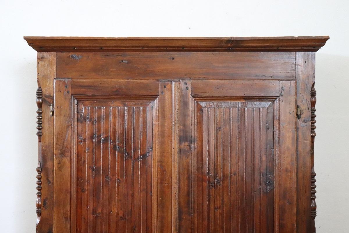 Metà XIX secolo Armadio antico in legno di pioppo massiccio del XIX secolo italiano Louis Philippe in vendita