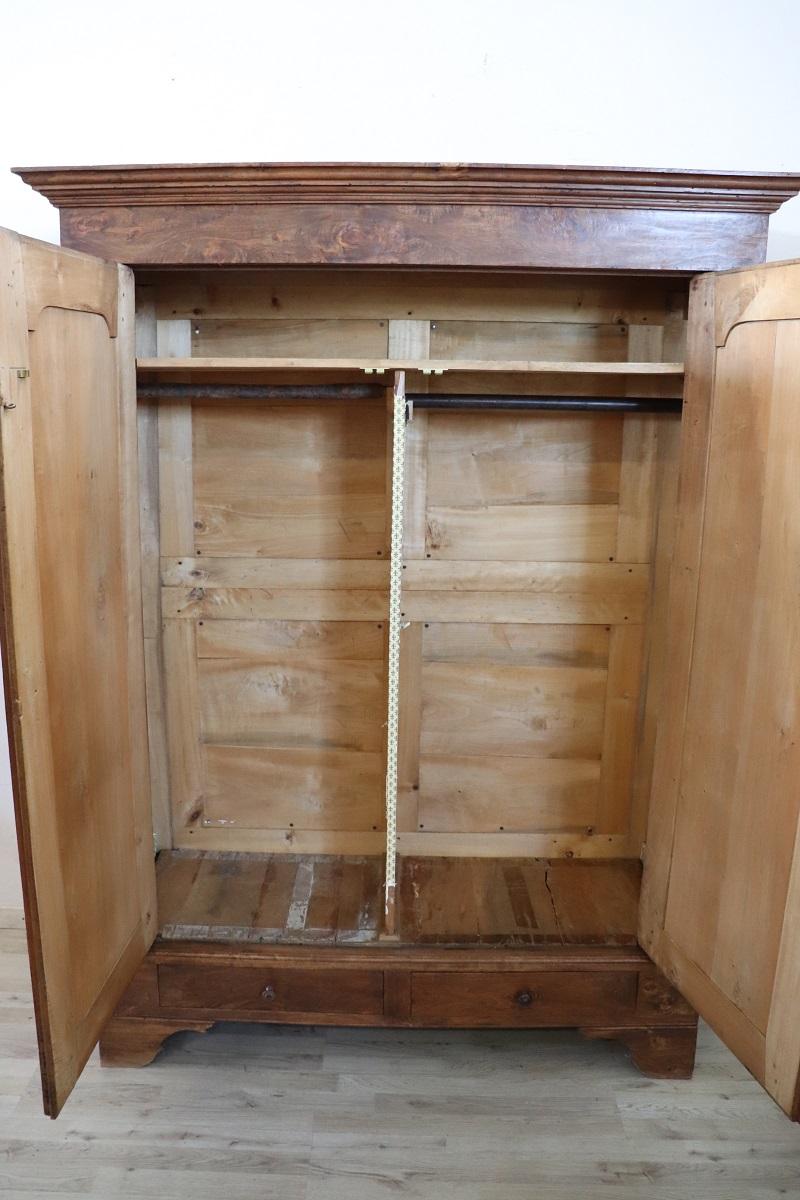 Metà XIX secolo Armadio antico in legno di pioppo massiccio del XIX secolo italiano Louis Philippe in vendita