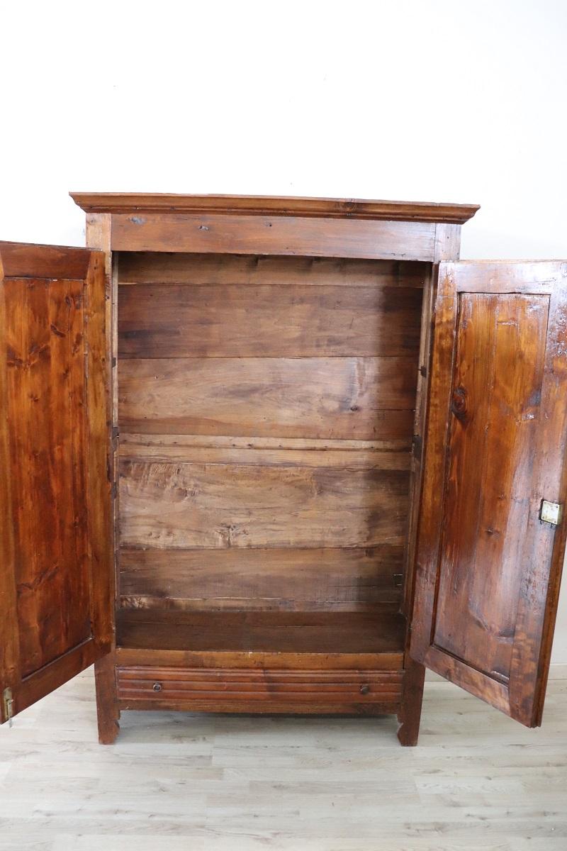 Pioppo Armadio antico in legno di pioppo massiccio del XIX secolo italiano Louis Philippe in vendita