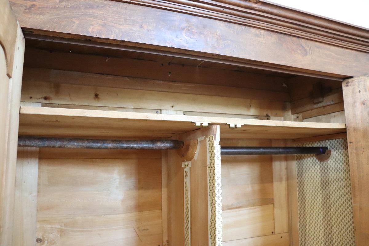Pioppo Armadio antico in legno di pioppo massiccio del XIX secolo italiano Louis Philippe in vendita