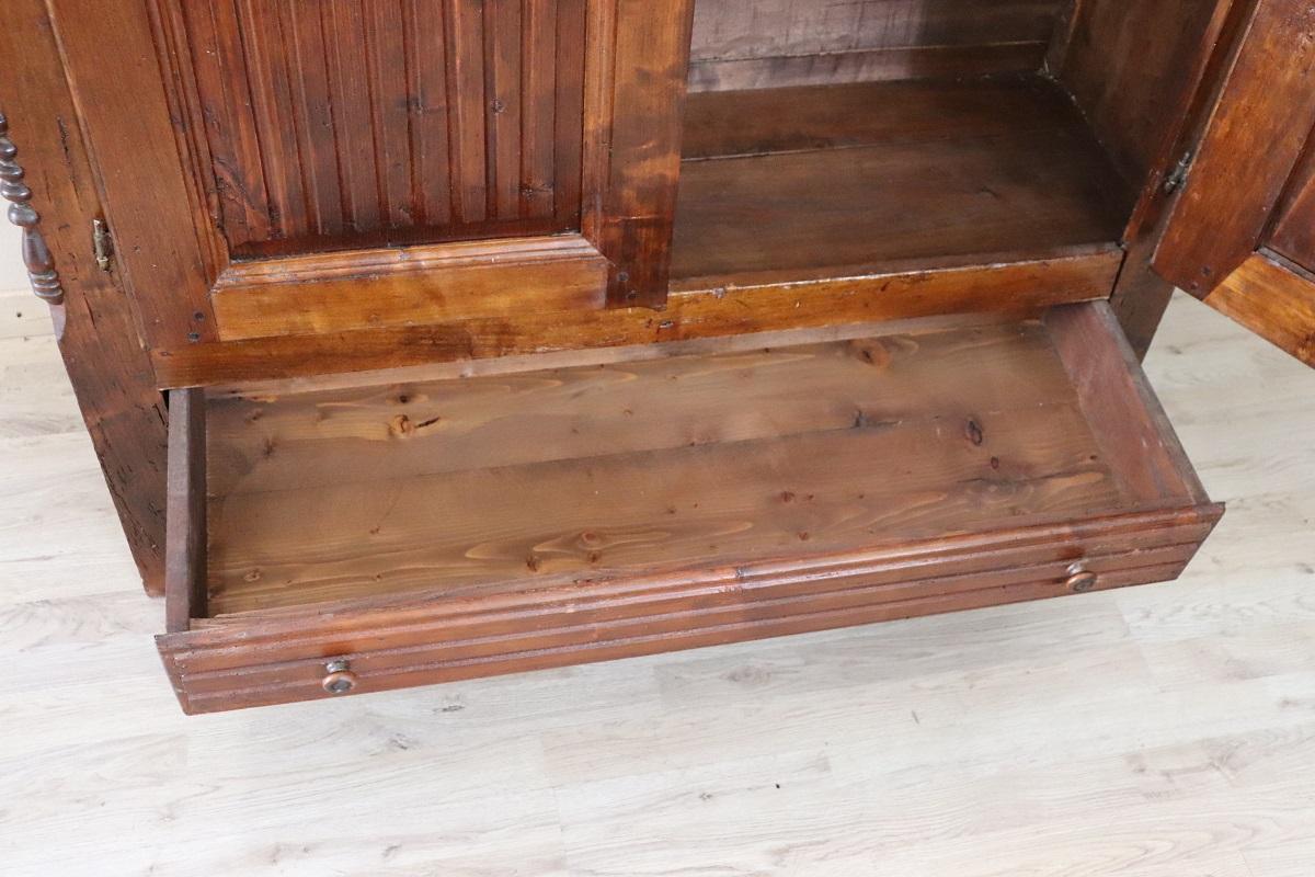 Armadio antico in legno di pioppo massiccio del XIX secolo italiano Louis Philippe in vendita 2
