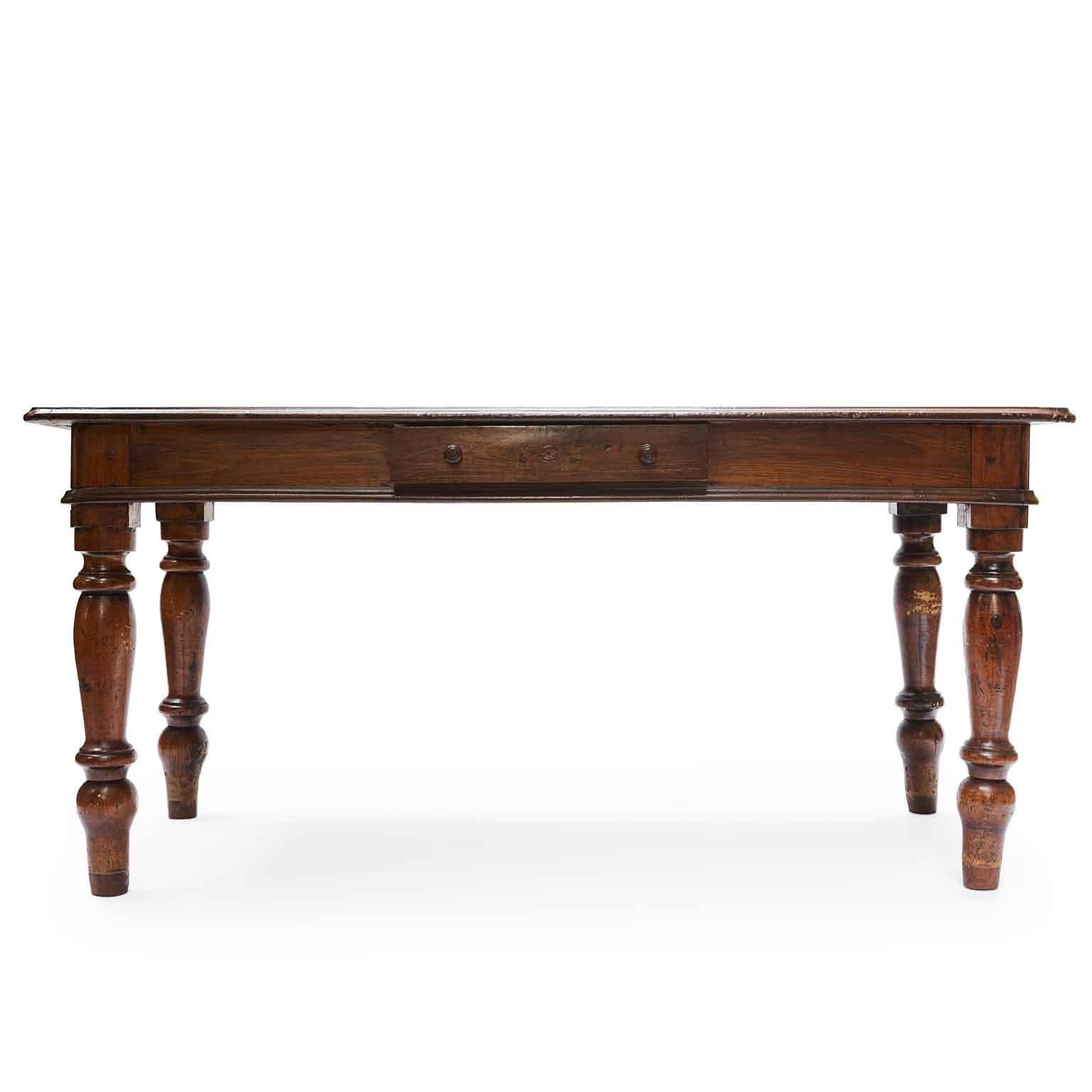 19th Century Italian Louis Philippe Solid Walnut Dining Table In Good Condition In Milan, IT