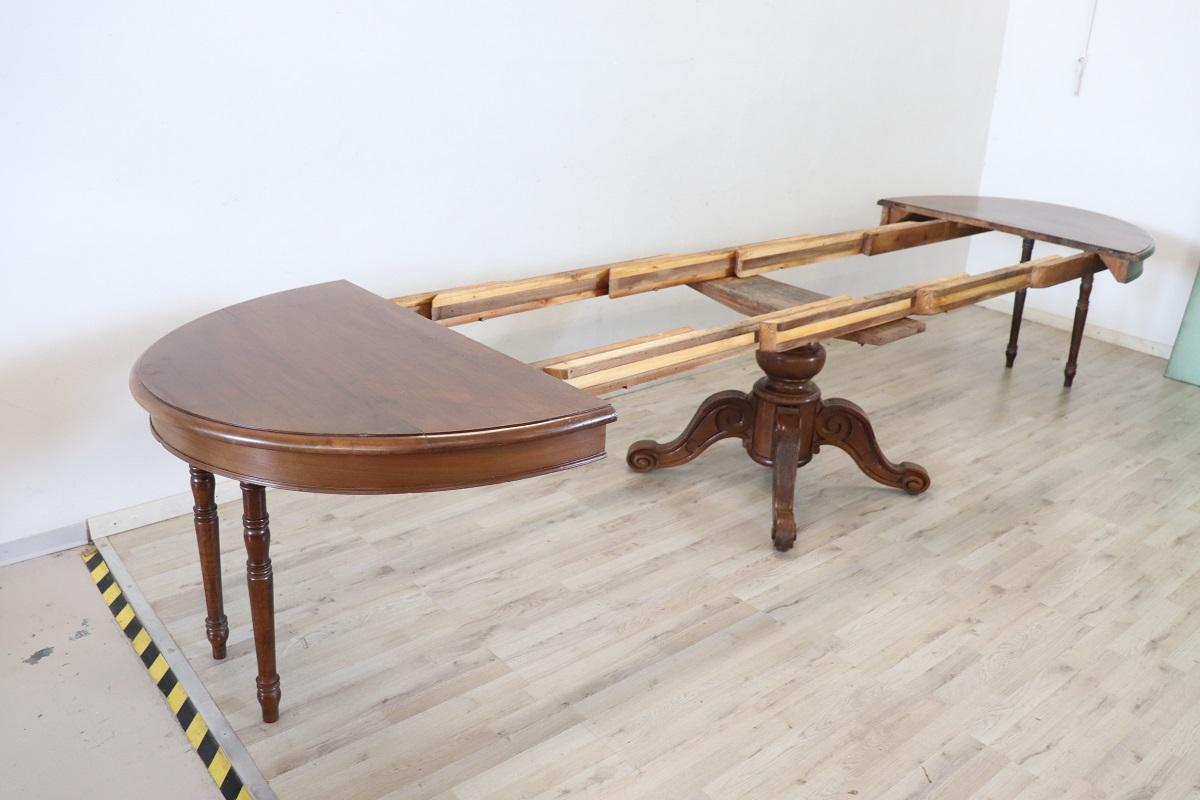19th Century Italian Louis Philippe Solid Walnut Oval Extendable Dining Table In Good Condition In Casale Monferrato, IT