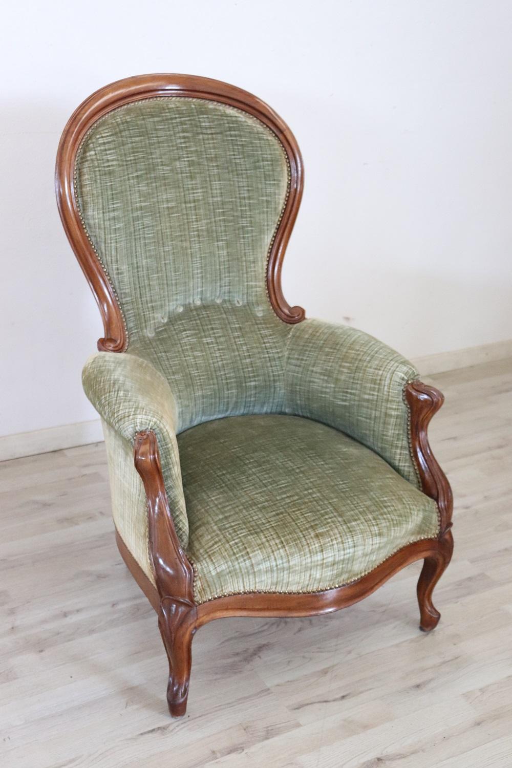 Lovely Italian armchair in solid walnut. This beautiful armchair has an enveloping shape and a comfortable seat. Lined with green velvet. The enveloping and relaxing backrest.
 