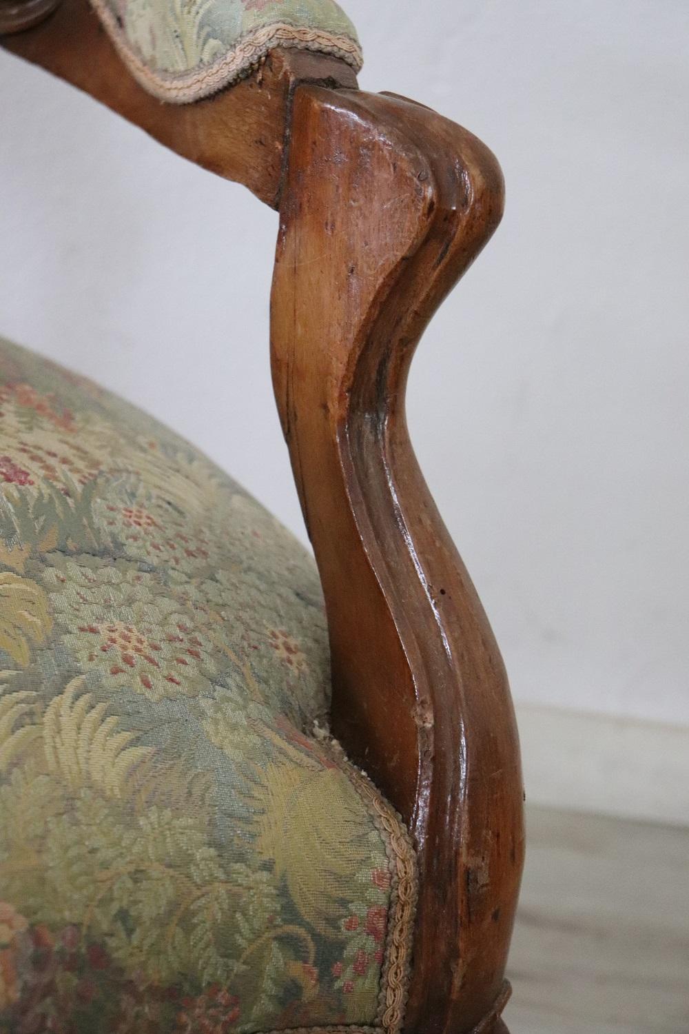 Italienischer Louis-Philippe-Sessel aus Nussbaumholz, 19. Jahrhundert im Angebot 3