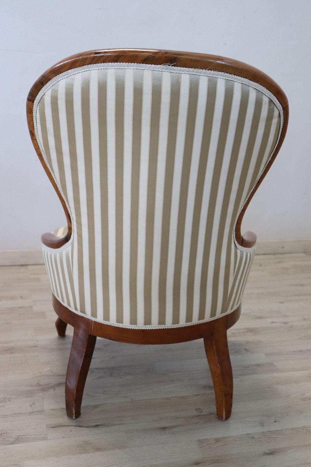 19th Century Italian Louis Philippe Walnut Armchair with Silk Seat In Excellent Condition For Sale In Casale Monferrato, IT