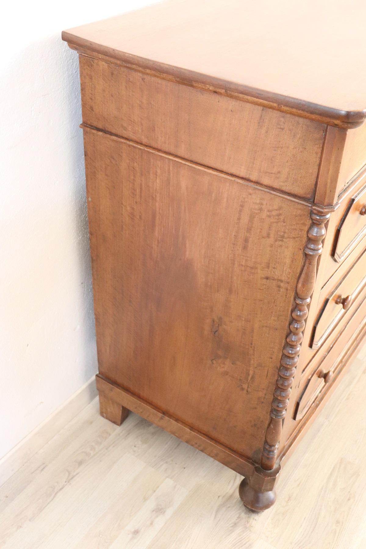 19th Century Italian Louis Philippe Walnut Chest of Drawers or Dresser In Excellent Condition In Casale Monferrato, IT