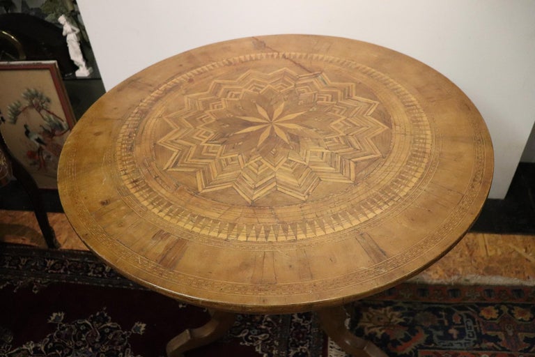 Beautiful important antique side table, 1850s in walnut. The plan presents precious work of inlay. The inlaid decoration is of geometric and floral taste made with small pieces of different and precious woods. Please look at all the images to