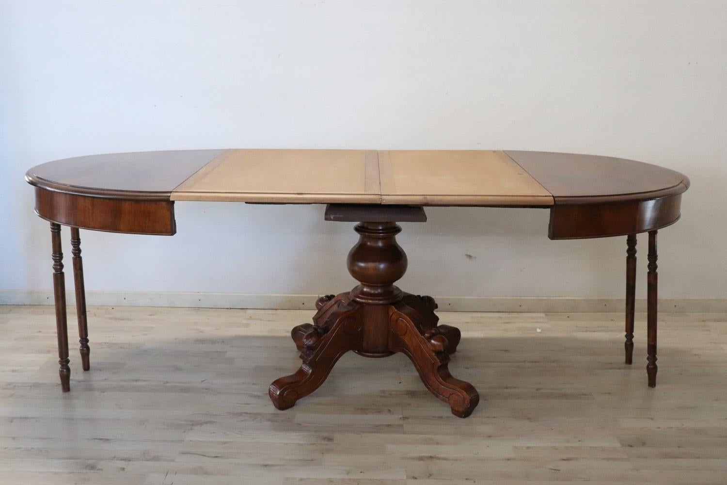 19th Century Italian Louis Philippe Walnut Oval Extendable Dining Table For Sale 6