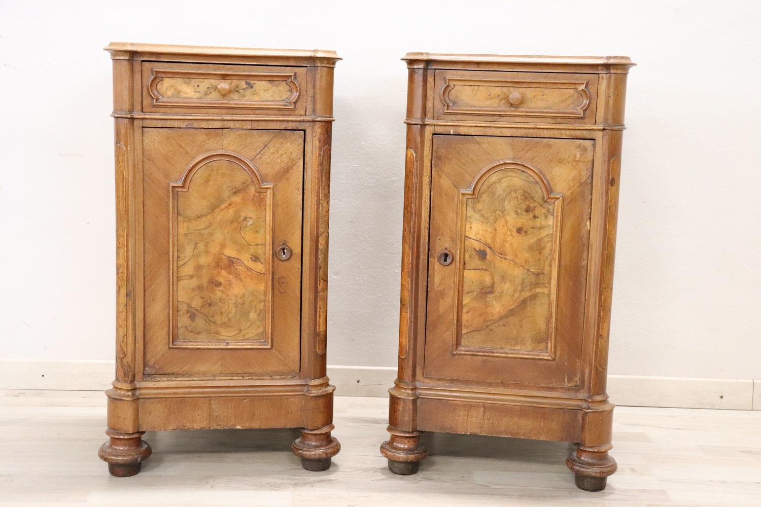 Rare and fine quality Italian Louis Philippe antique pair of nightstands, 1850s. The nightstands are in precious walnut wood.
On the front, precious walnut briar decorates the door and the drawer. Large useful space equipped with a small drawer.