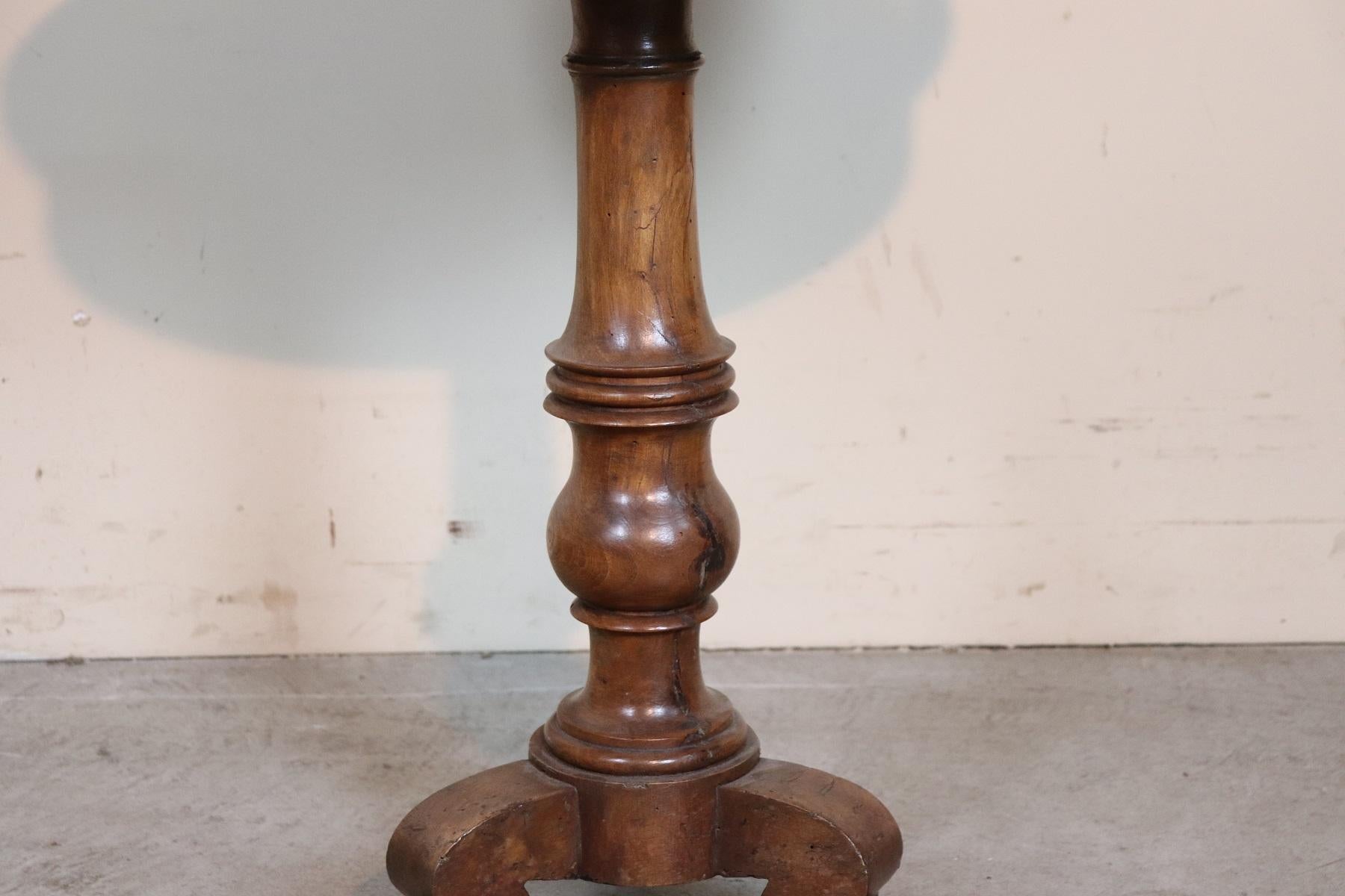 19th Century Italian Louis Philippe Walnut Round Side Table or Pedestal Table In Good Condition In Casale Monferrato, IT