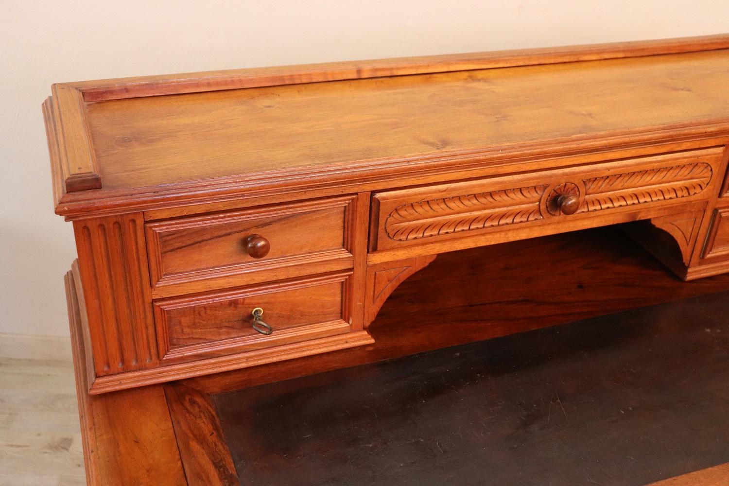 19th Century Italian Louis Philippe Walnut Wood Writing Desk In Excellent Condition In Casale Monferrato, IT