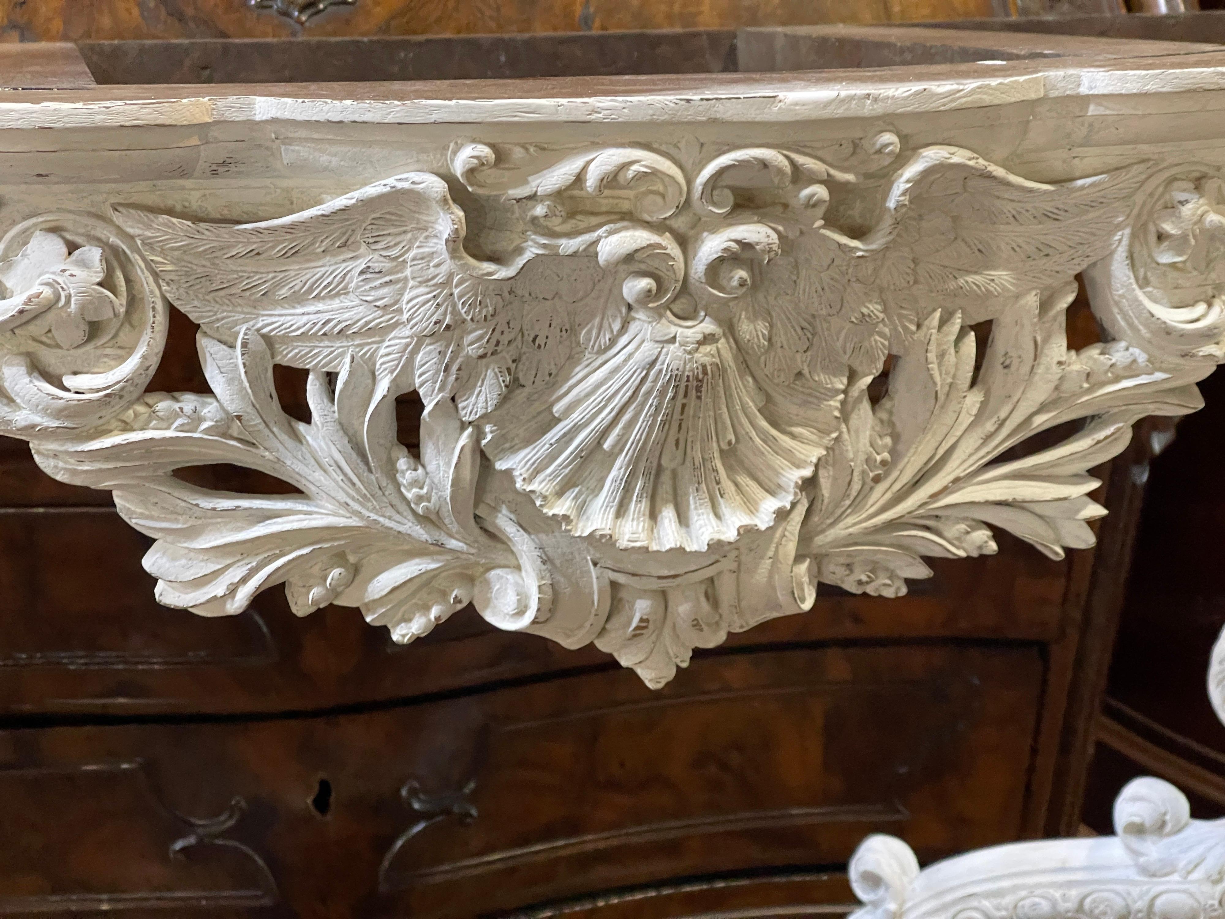 Elegant Italian Console in Louis XV style, white lacquered, early nineteenth century, of great workmanship 's carving, oak wood. Crossbow and legs moved with goat foot. Original marble. The console in order to be put on the marble must be fixed to