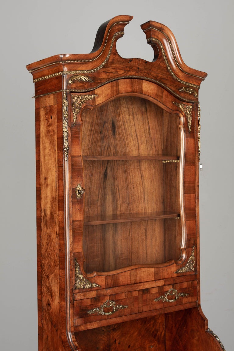 19th Century Italian Louis XV Style Cabinet with Vitrine  For Sale 2