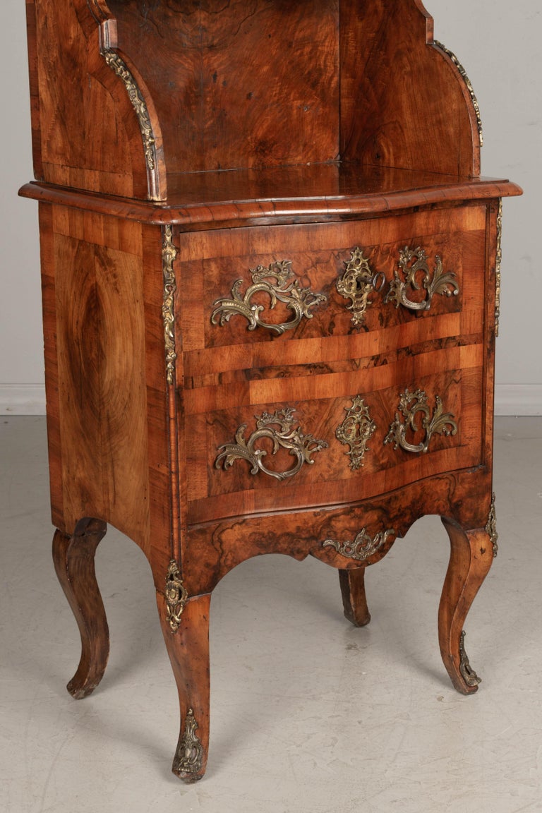 19th Century Italian Louis XV Style Cabinet with Vitrine  For Sale 4