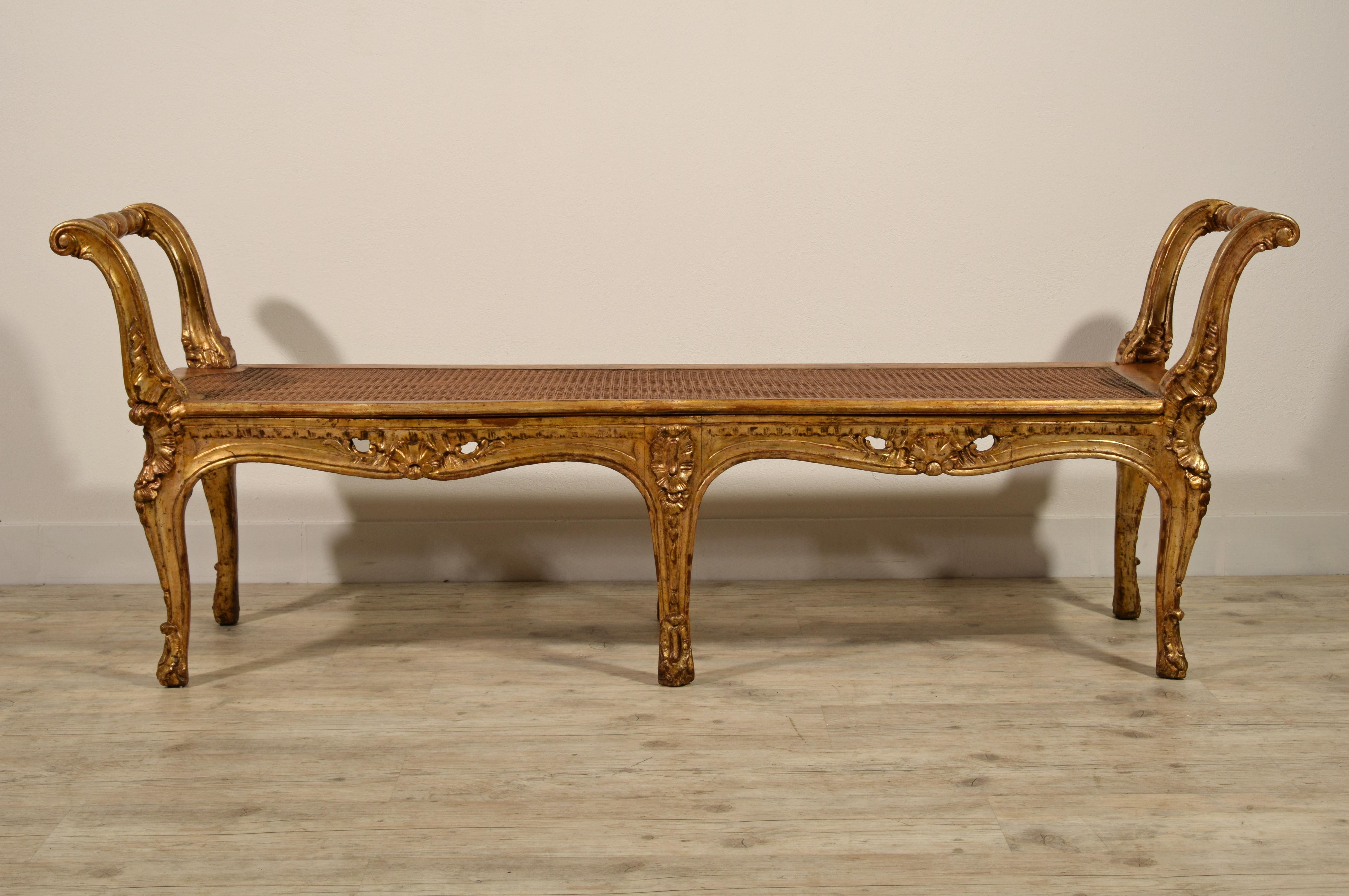 Italian carved and gilded wood bench, Naples, 19th century, Louis XV style
Measurements: Cm H 75 x W 190 x D 51. Seat height 46 cm, Seat length 168 cm

The delightful bench, made in the nineteenth century in Naples (Italy), is in Louis XV style.