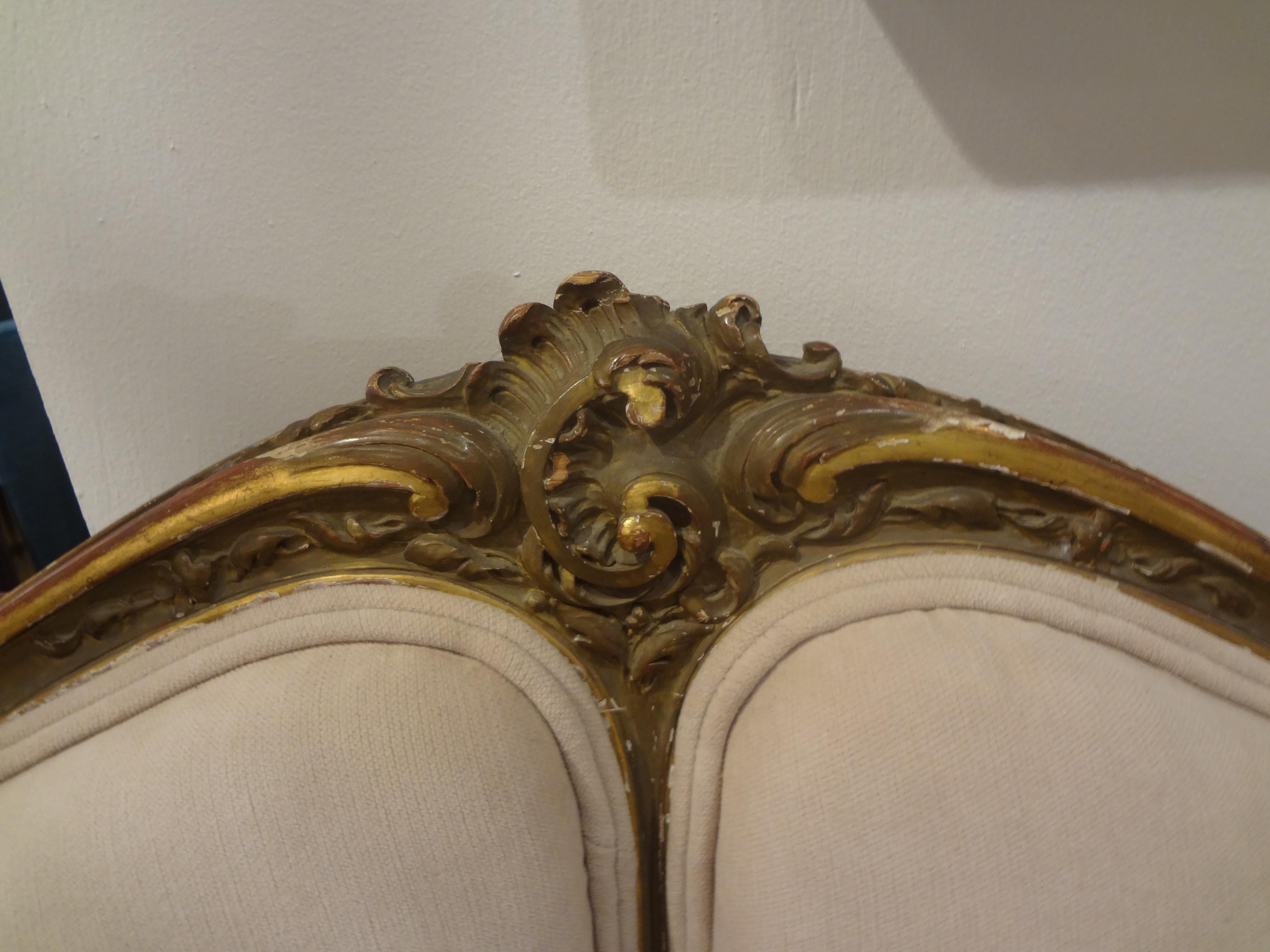 XIXe siècle Causeuse italienne du 19ème siècle en bois doré de style Louis XV en vente