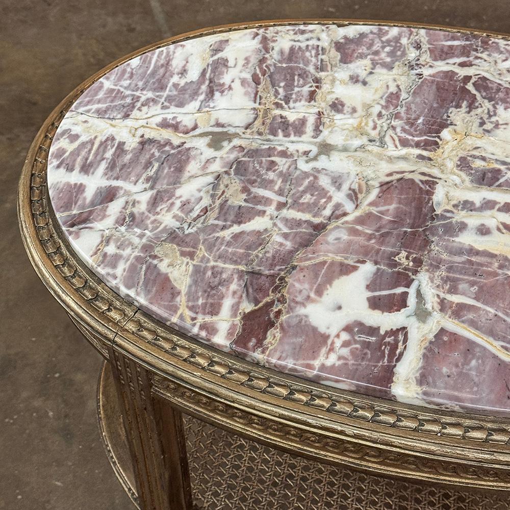 Table d'extrémité Louis XVI italienne du 19ème siècle avec plateau en marbre ovale en vente 11