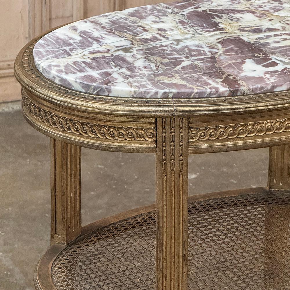 Table d'extrémité Louis XVI italienne du 19ème siècle avec plateau en marbre ovale Bon état - En vente à Dallas, TX