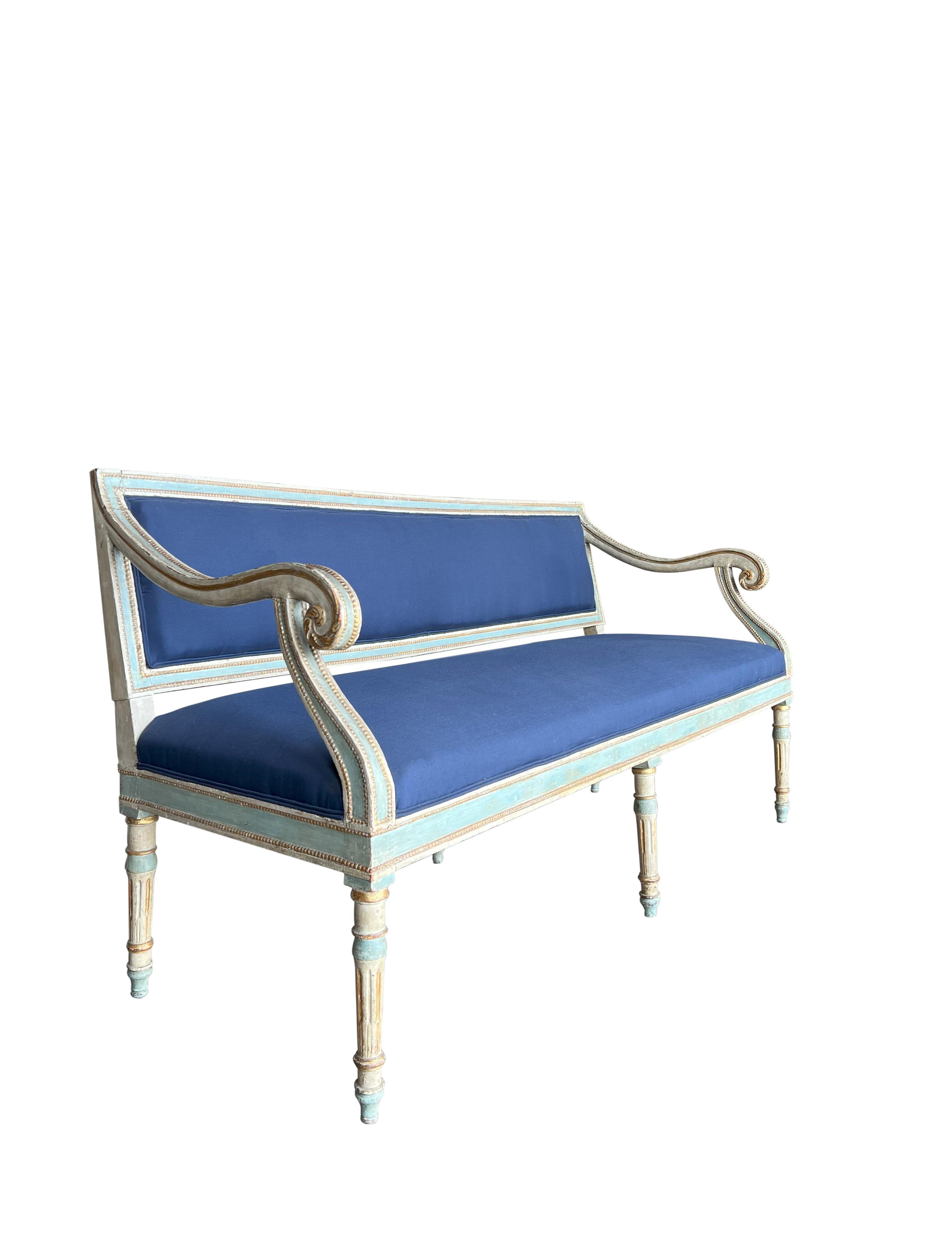 19th Century Italian Louis XVI Style Painted and Gold Gilt Bench Settee Ca 1820 In Good Condition For Sale In Encinitas, CA