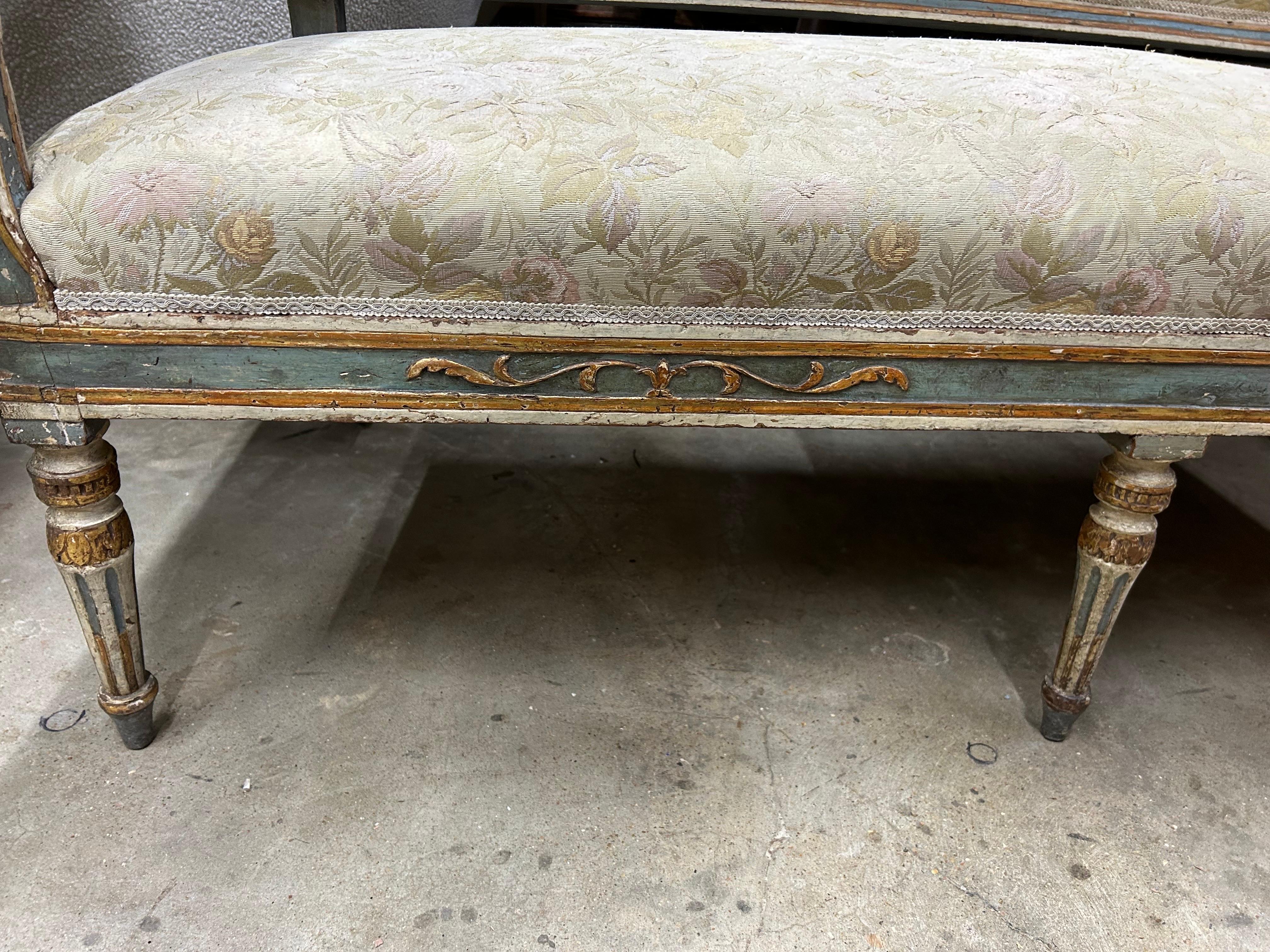 Sofá italiano del siglo XIX estilo Luis XVI Pintado en venta