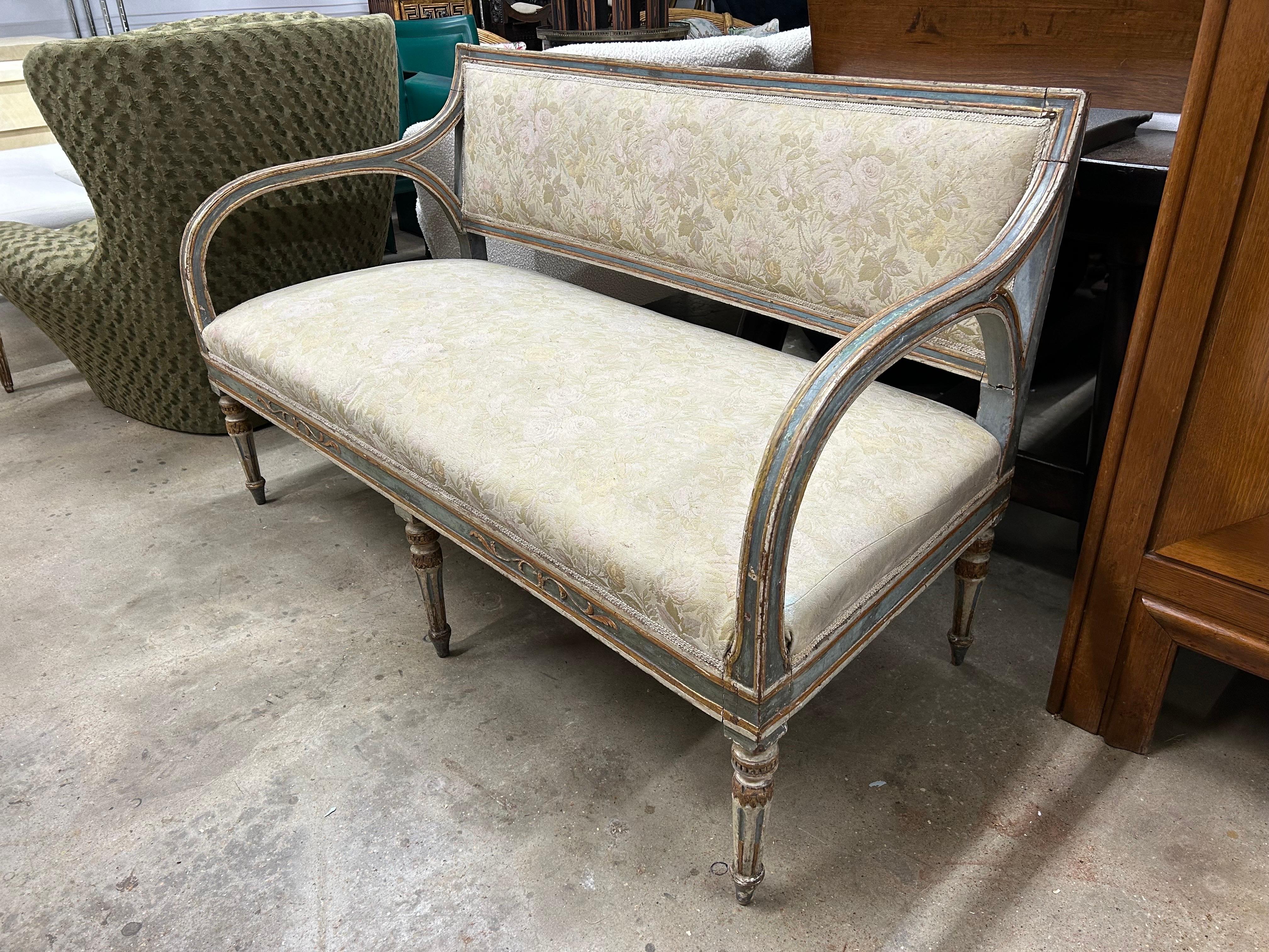 Sofá italiano del siglo XIX estilo Luis XVI Madera en venta