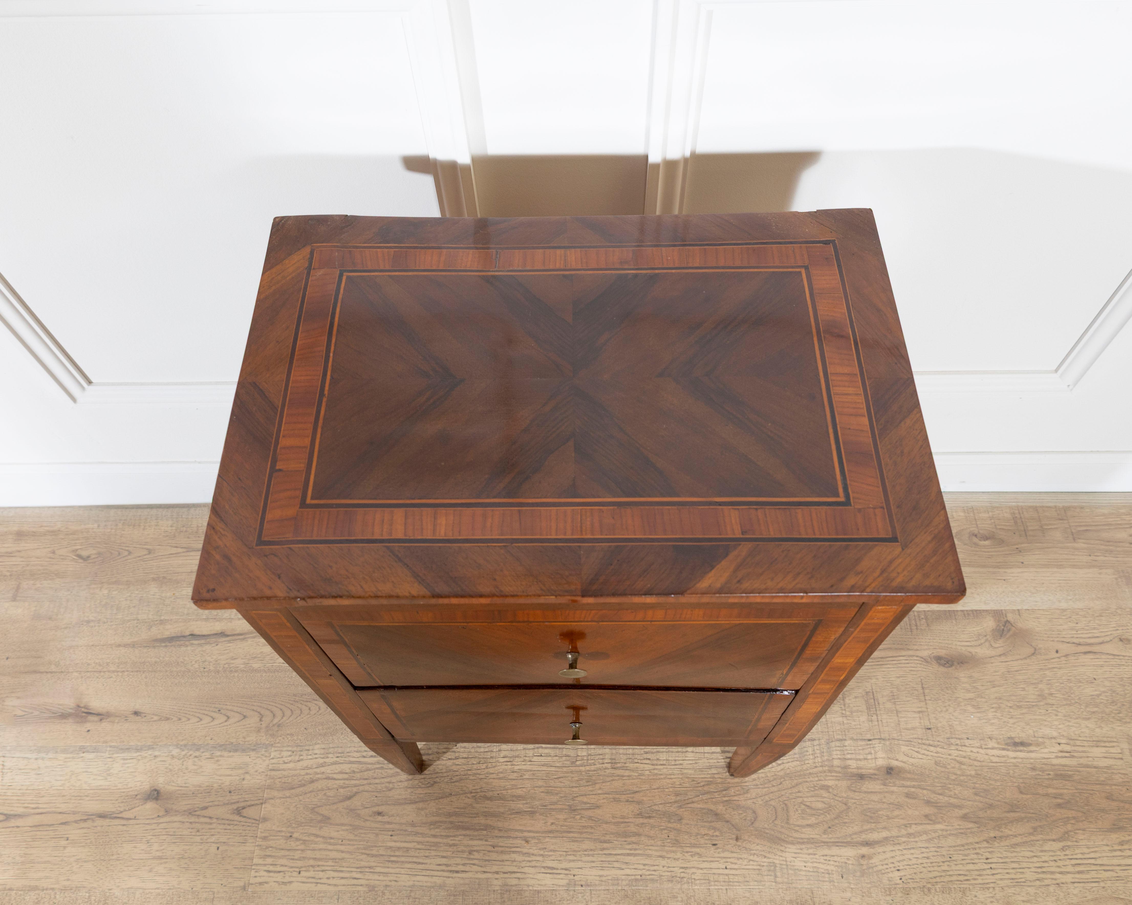 Meuble de chevet italien du XIXe siècle de style Louis XVI en noyer et marqueterie en vente 7