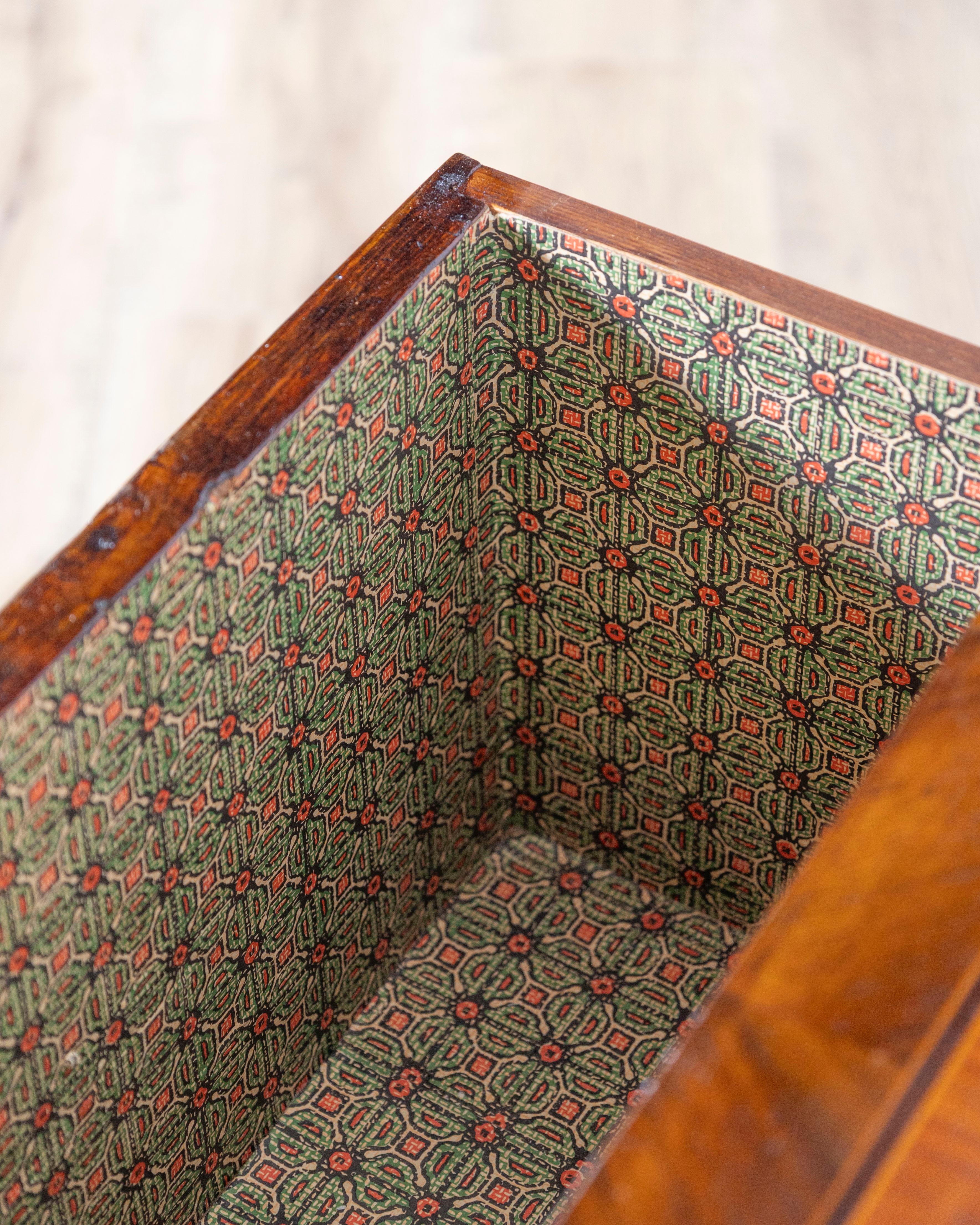 Meuble de chevet italien du XIXe siècle de style Louis XVI en noyer et marqueterie en vente 3