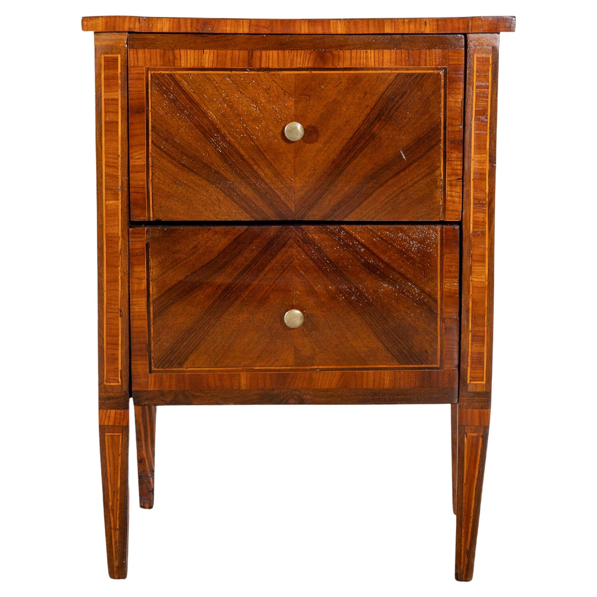 Comodino italiano del XIX secolo in stile Luigi XVI in legno di noce e intarsio