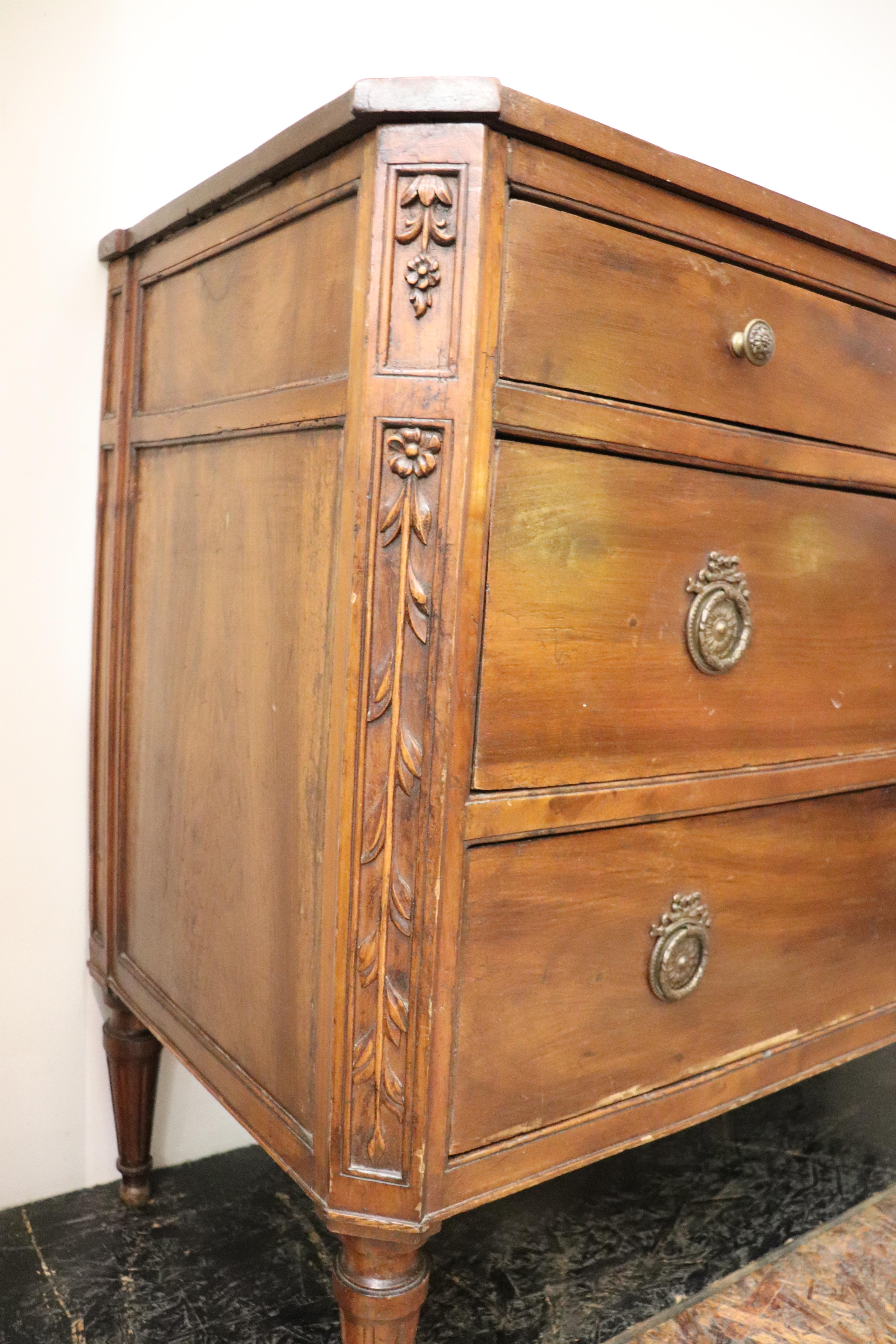 18th Century Italian Louis XVI Walnut Commode or Chest of Drawer 5