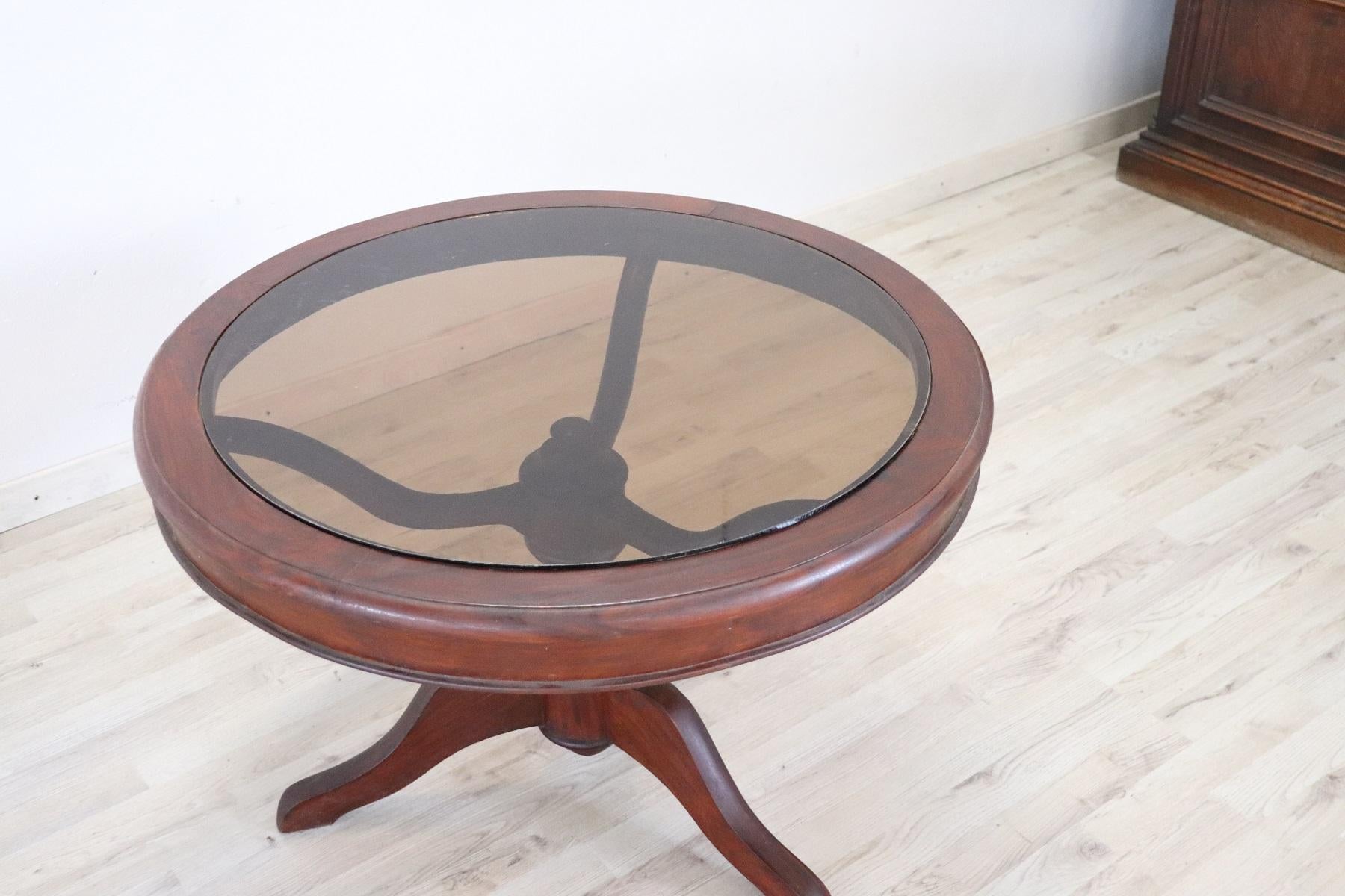 19th Century Italian Mahogany Round Coffee Table or Sofa Table with Glass Top In Excellent Condition In Casale Monferrato, IT