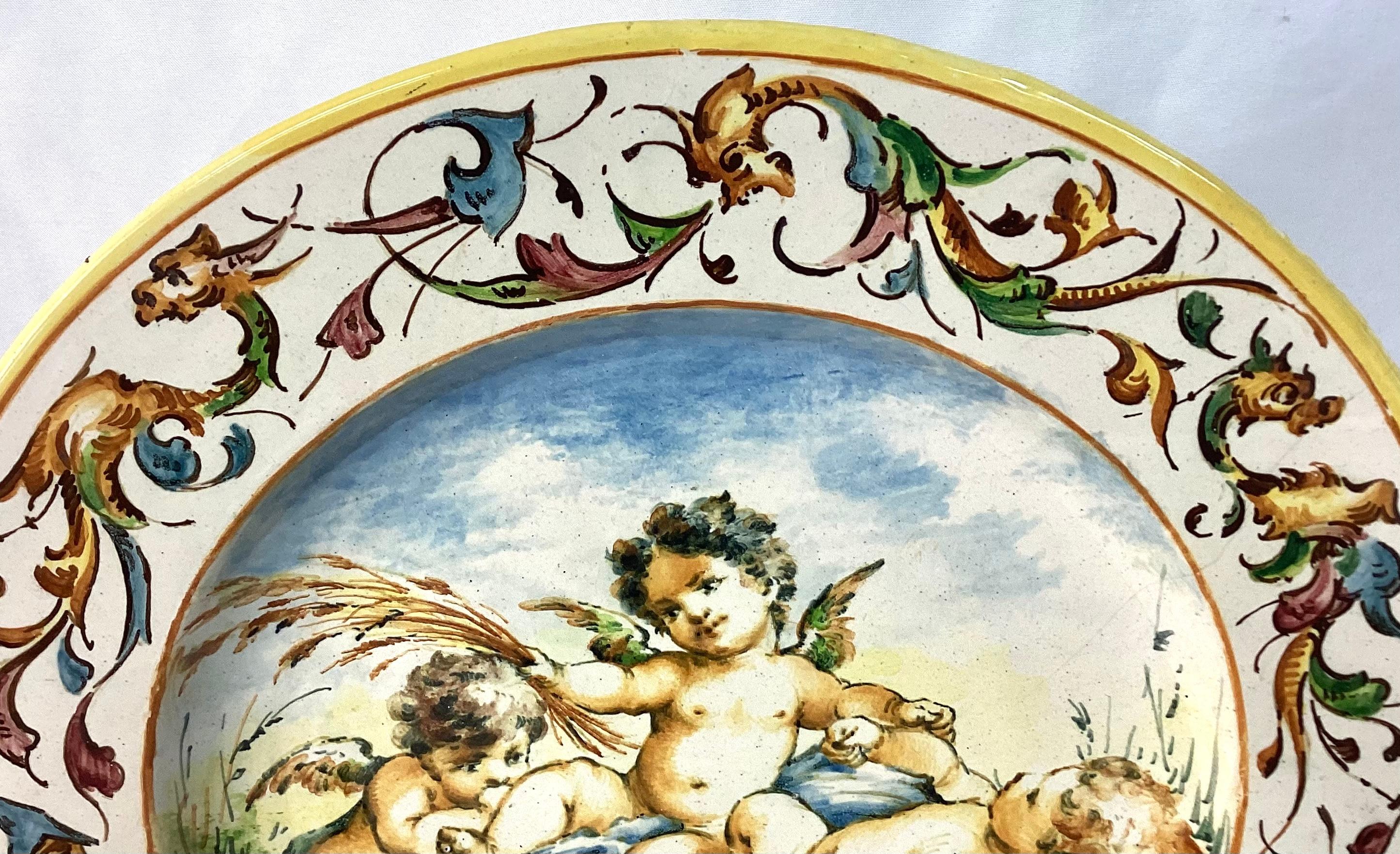 Chargeur en majolique italienne du 19ème siècle  Bon état - En vente à Bradenton, FL
