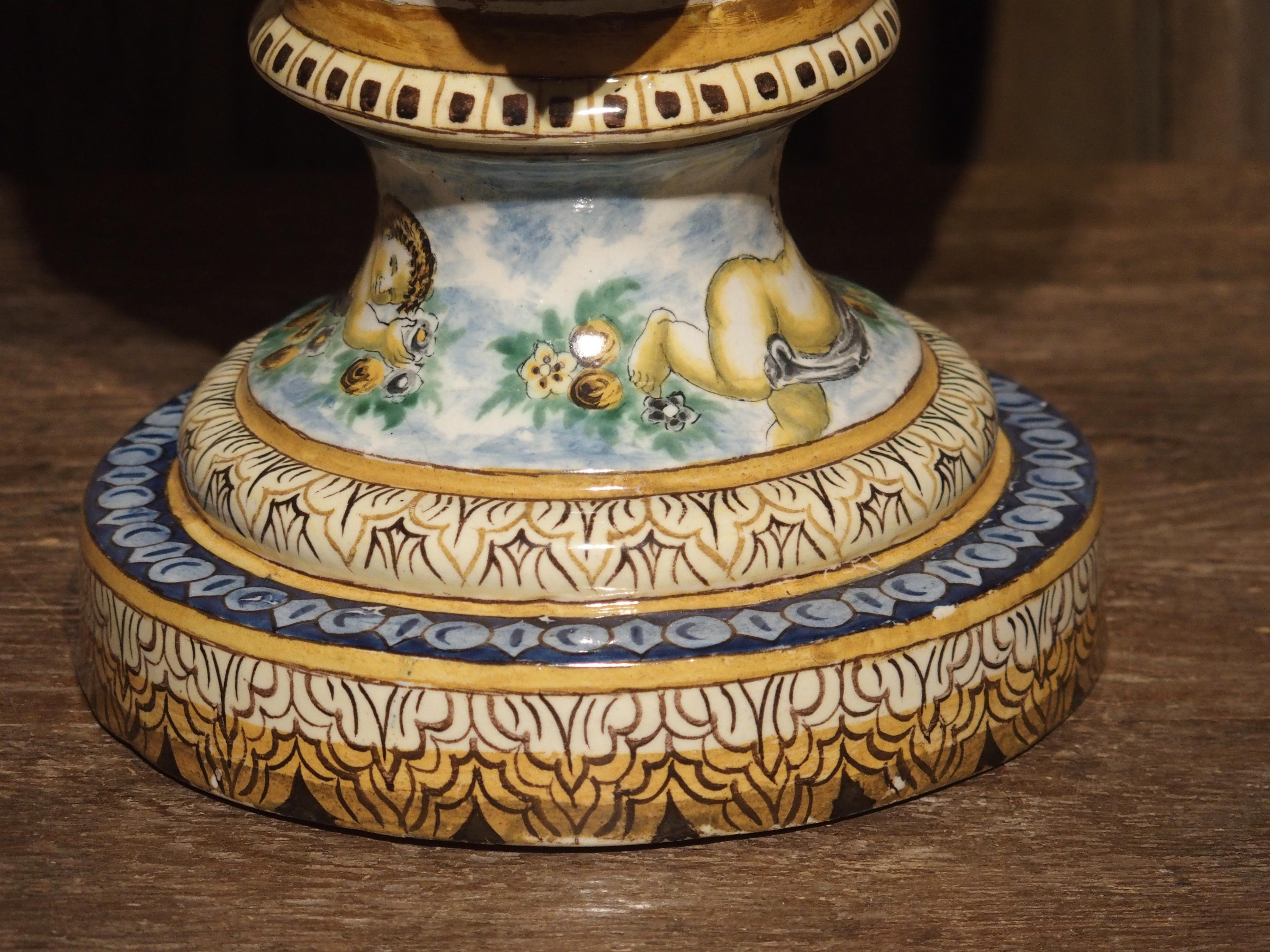 Corps de fontaine/vase en majolique italienne du 19ème siècle en vente 4