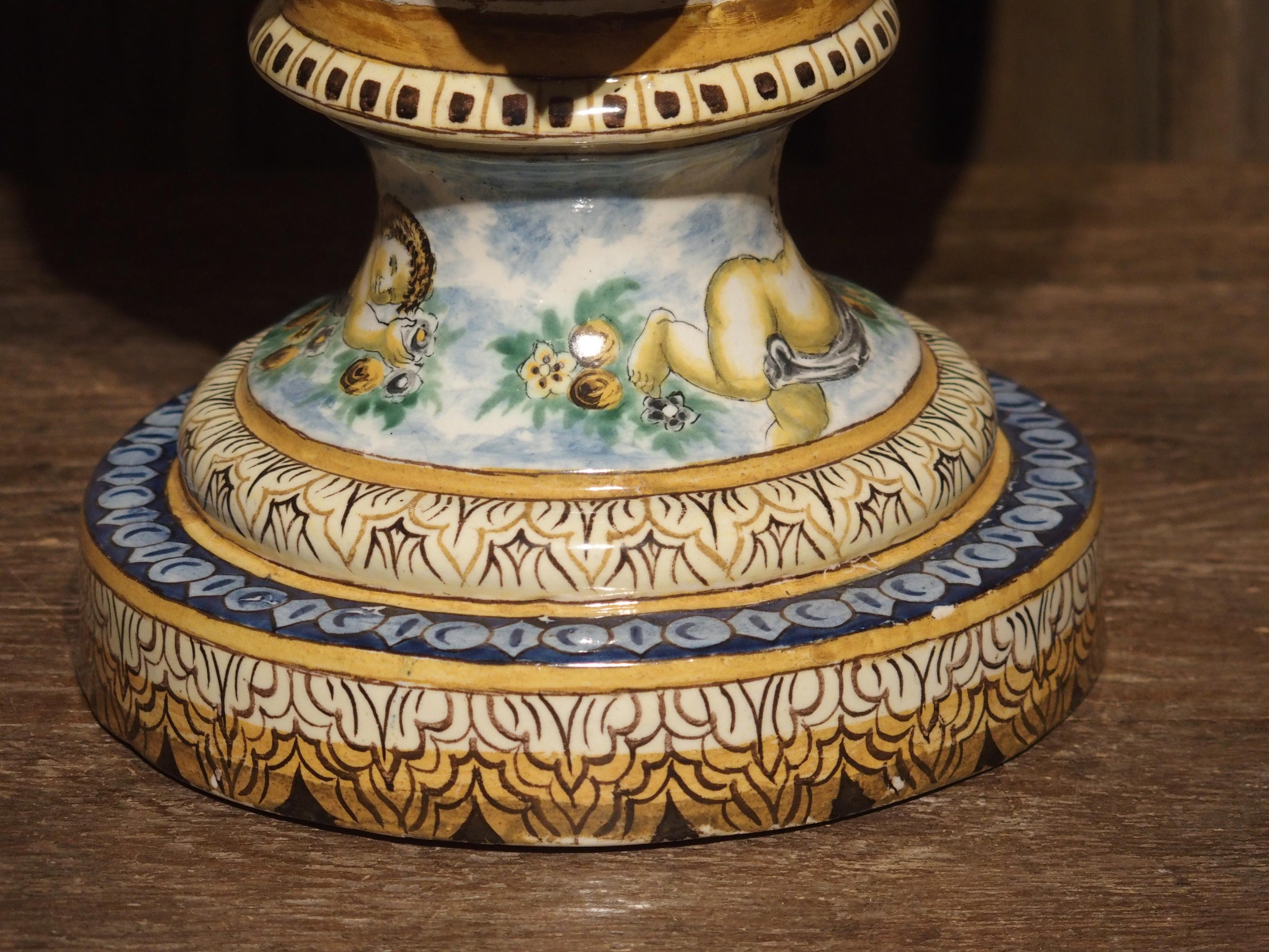 Corpo/Vaso da fontana in maiolica italiana del XIX secolo in vendita 2