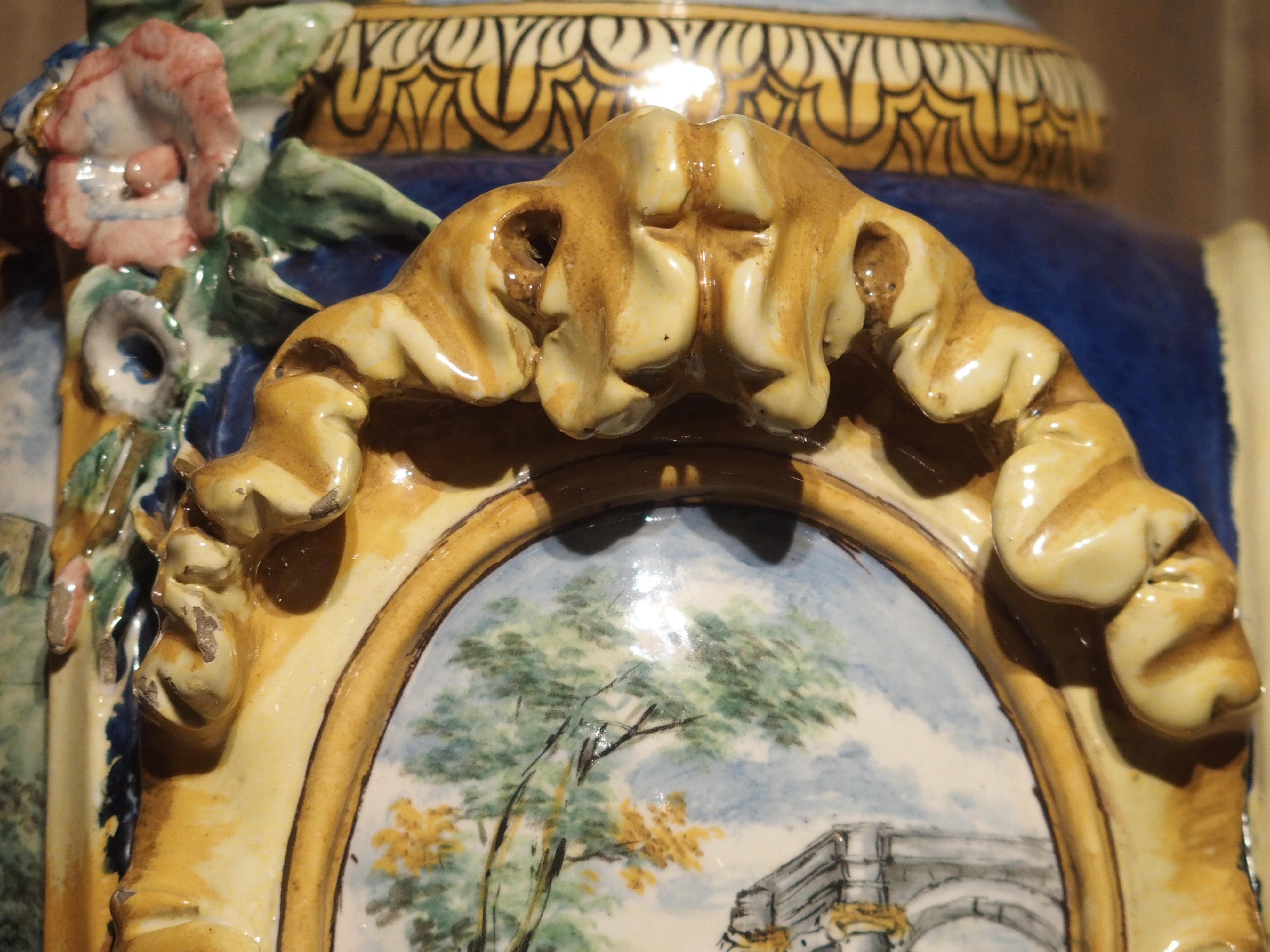 Corpo/Vaso da fontana in maiolica italiana del XIX secolo in vendita 5