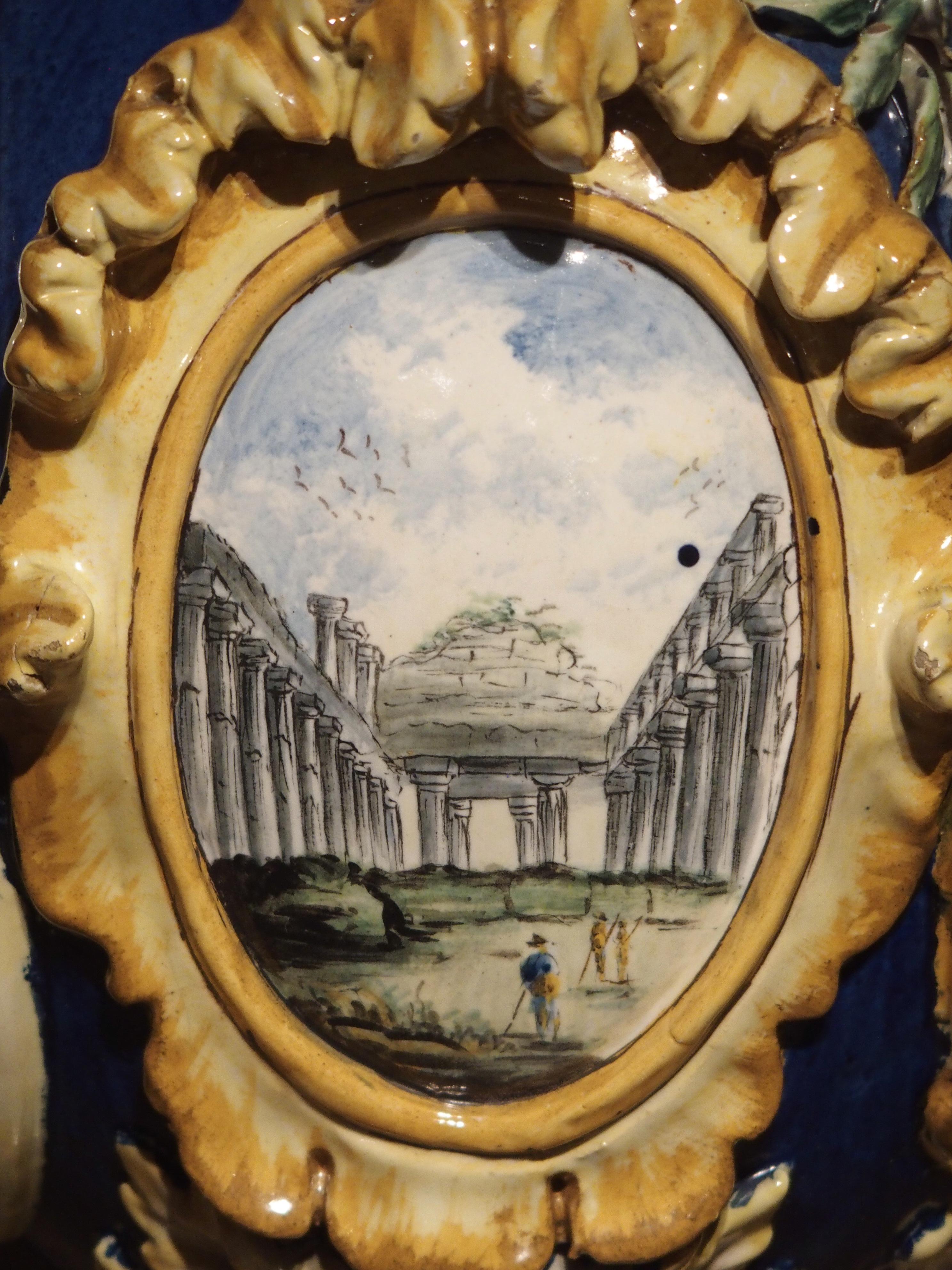 Corpo/Vaso da fontana in maiolica italiana del XIX secolo in vendita 8