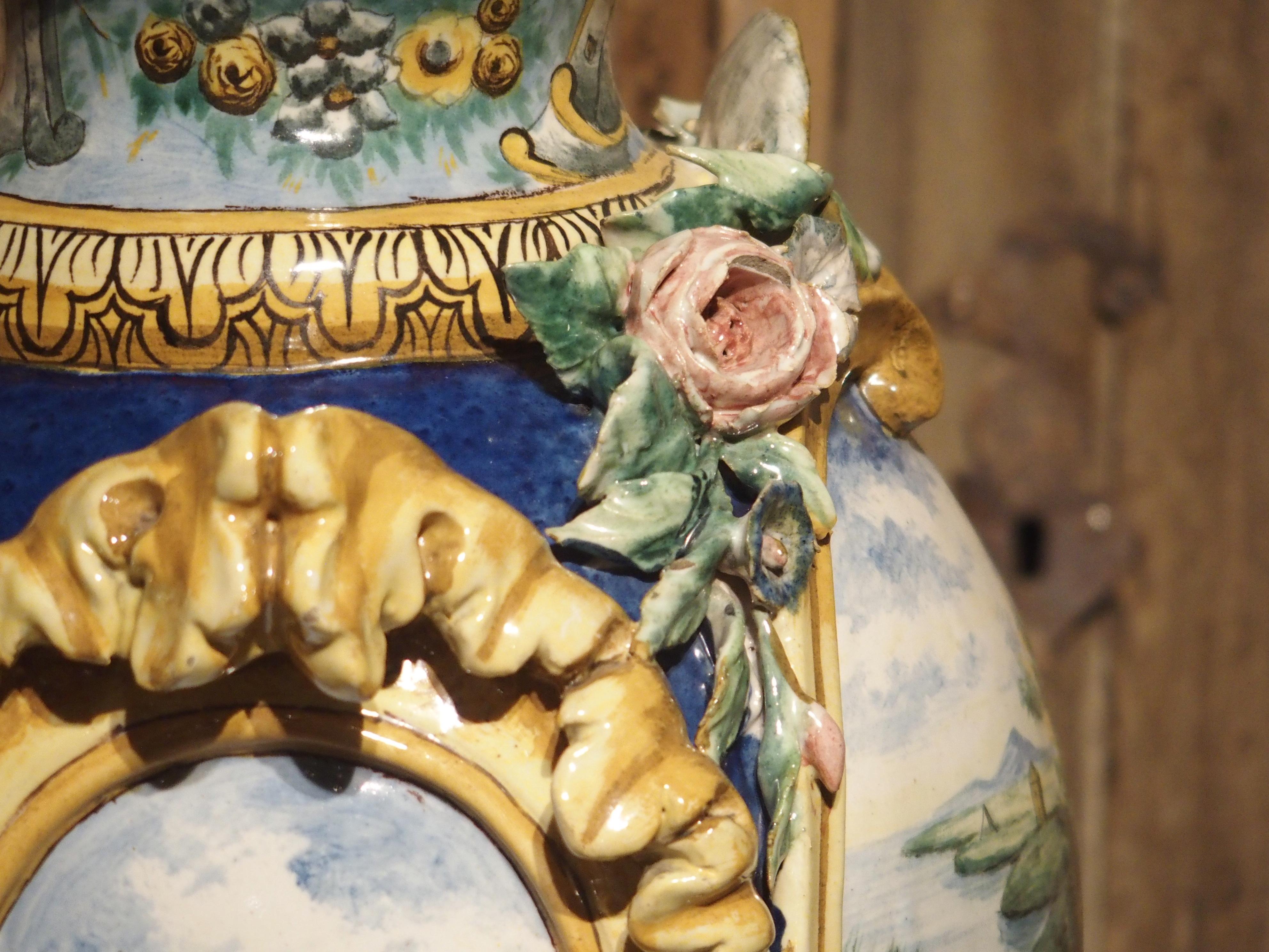 Corps de fontaine/vase en majolique italienne du 19ème siècle en vente 11