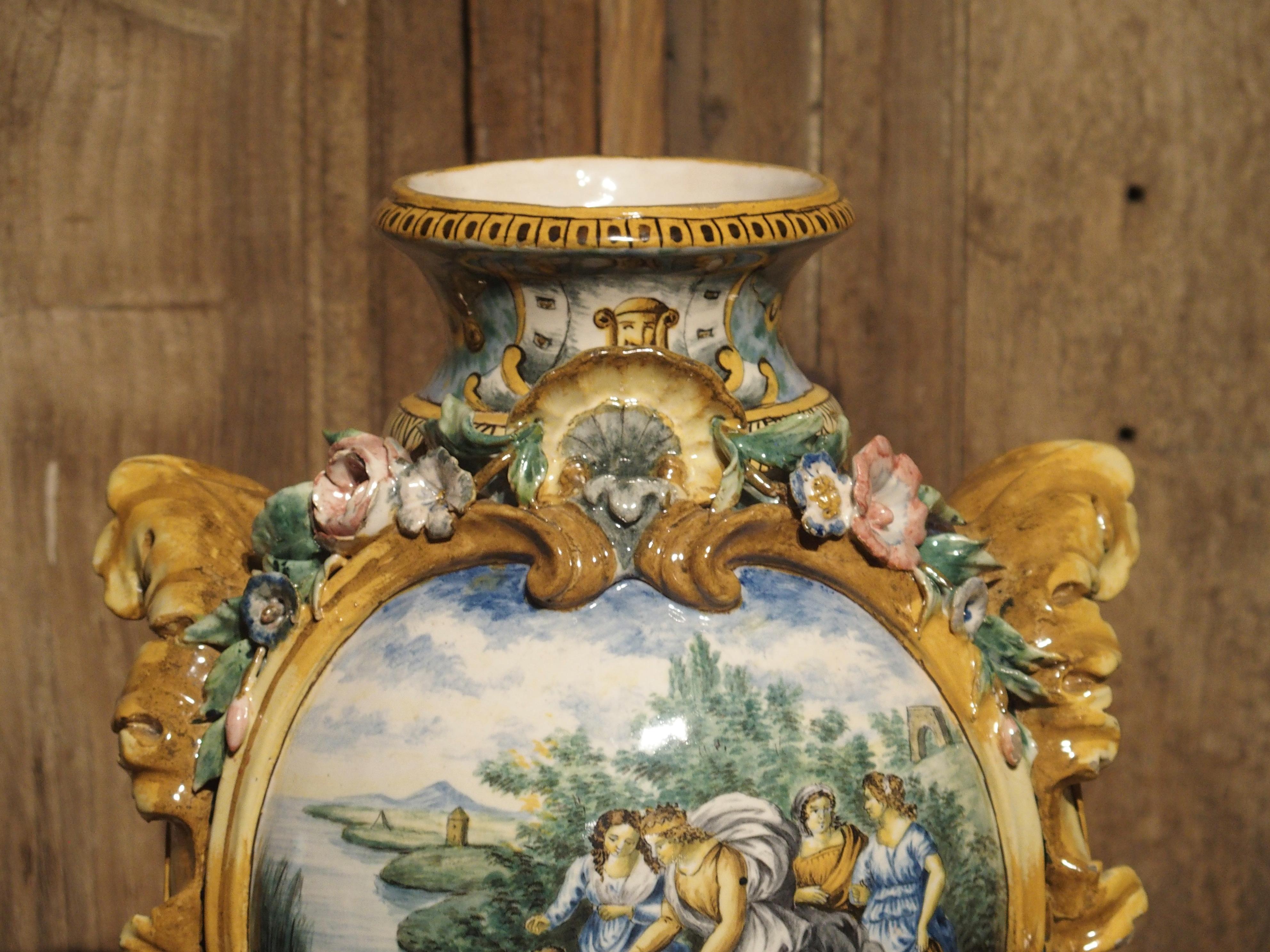 Corpo/Vaso da fontana in maiolica italiana del XIX secolo in vendita 12