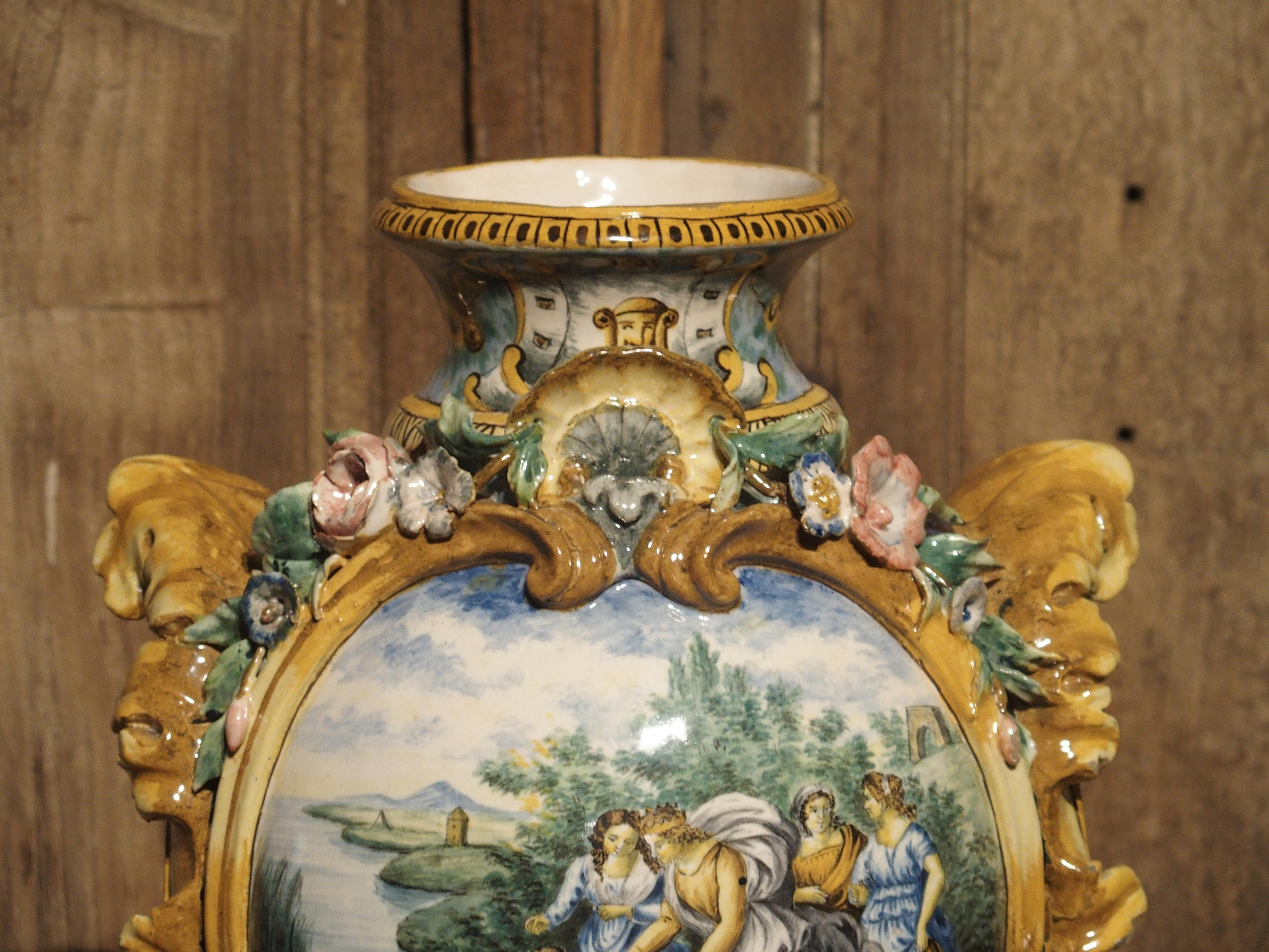 Corps de fontaine/vase en majolique italienne du 19ème siècle en vente 14