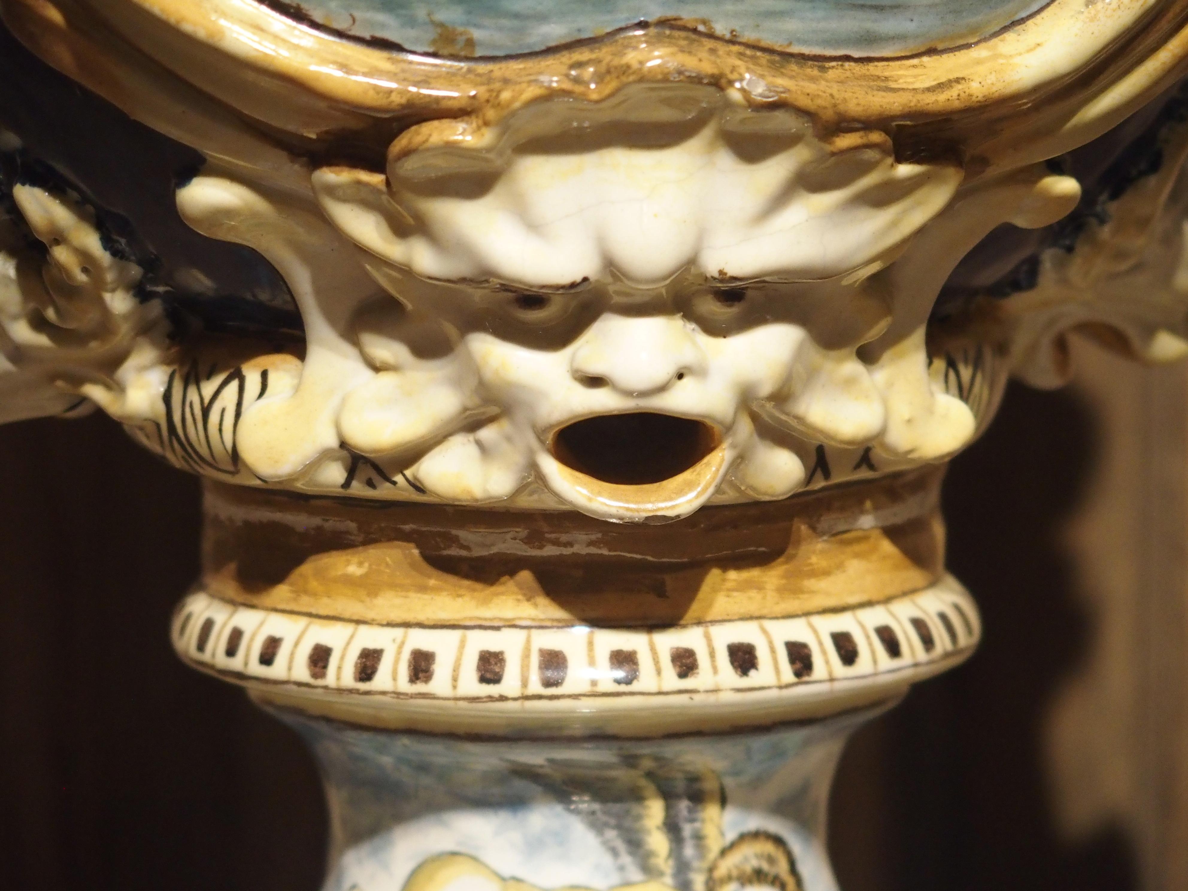 Corps de fontaine/vase en majolique italienne du 19ème siècle en vente 1