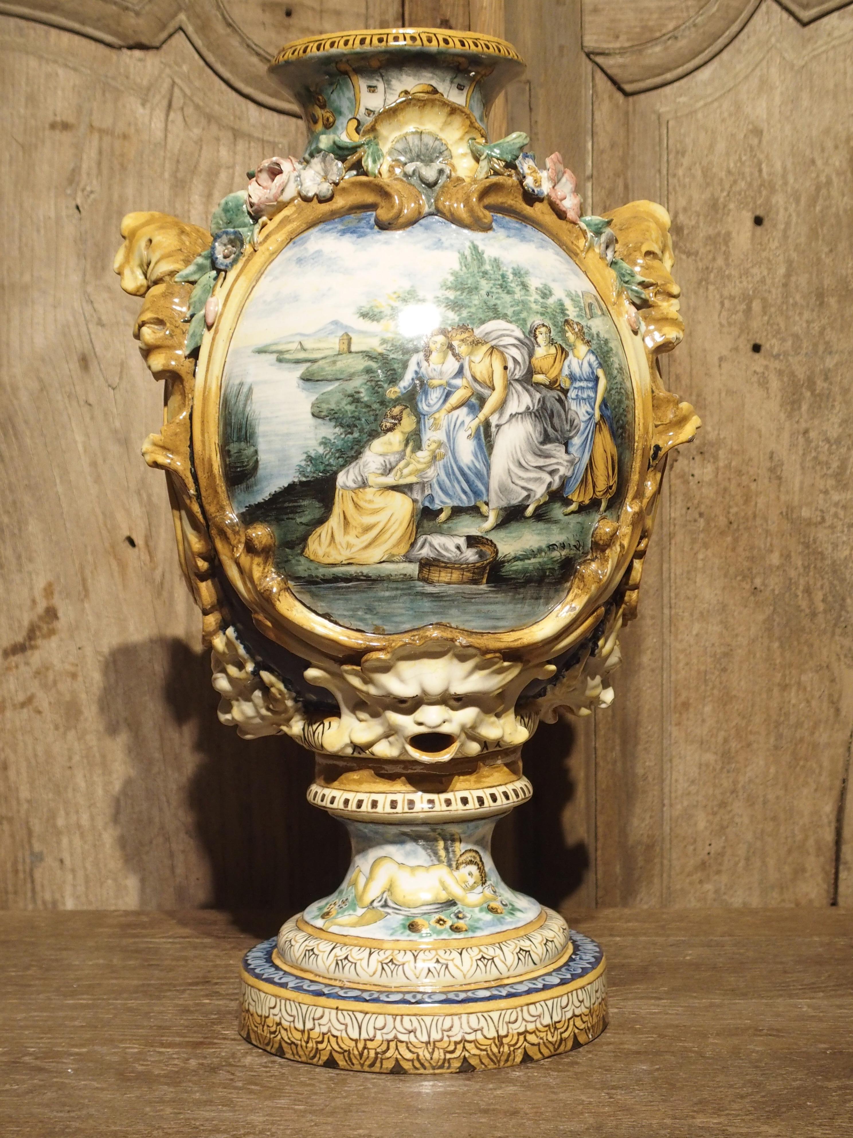 Majolica Corpo/Vaso da fontana in maiolica italiana del XIX secolo in vendita