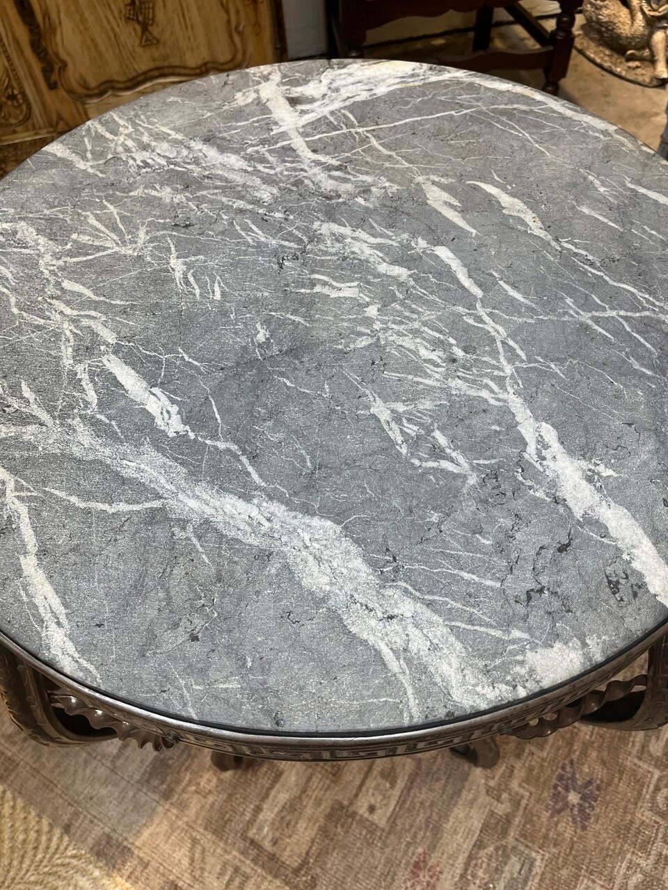 Néoclassique Table de Gueridon italienne du 19e siècle en marbre et acier en vente