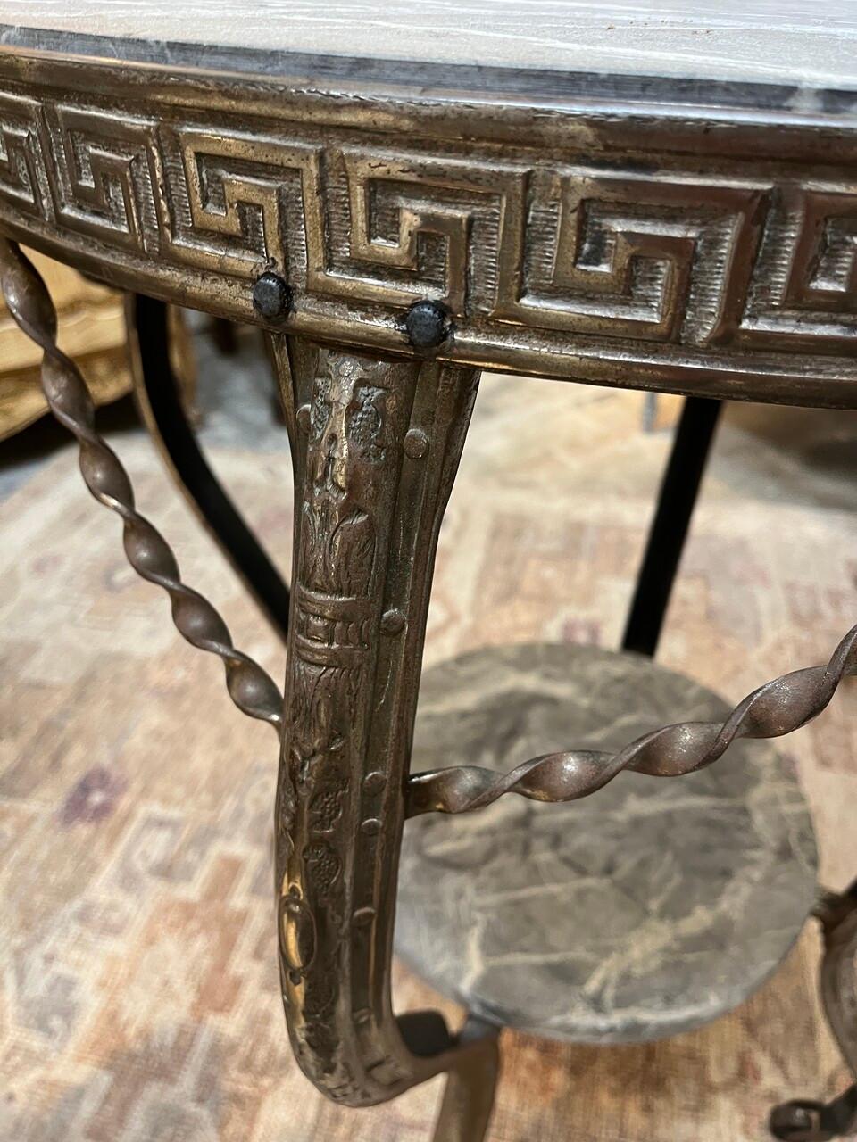 XIXe siècle Table de Gueridon italienne du 19e siècle en marbre et acier en vente