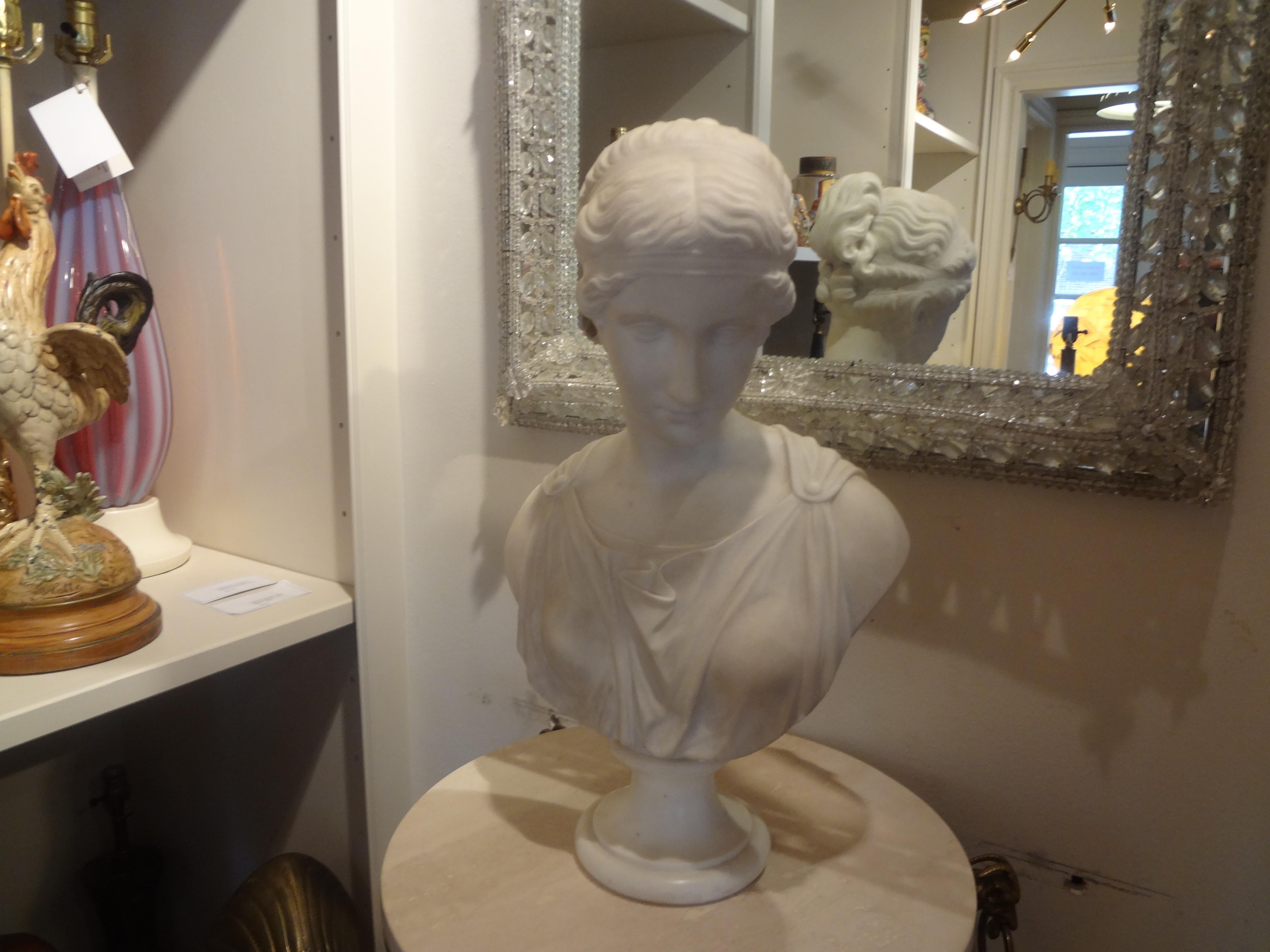 Buste d'Aphrodite en marbre italien du 19ème siècle en vente 5